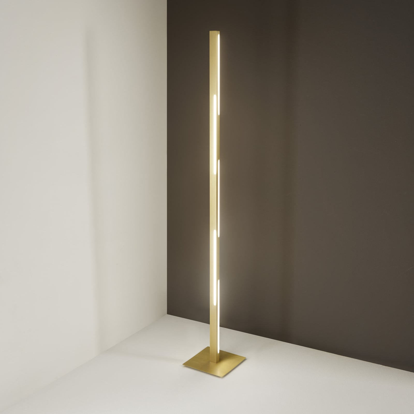 Detalj av LED gulvlampe Ling dimbar messing metall 165 cm