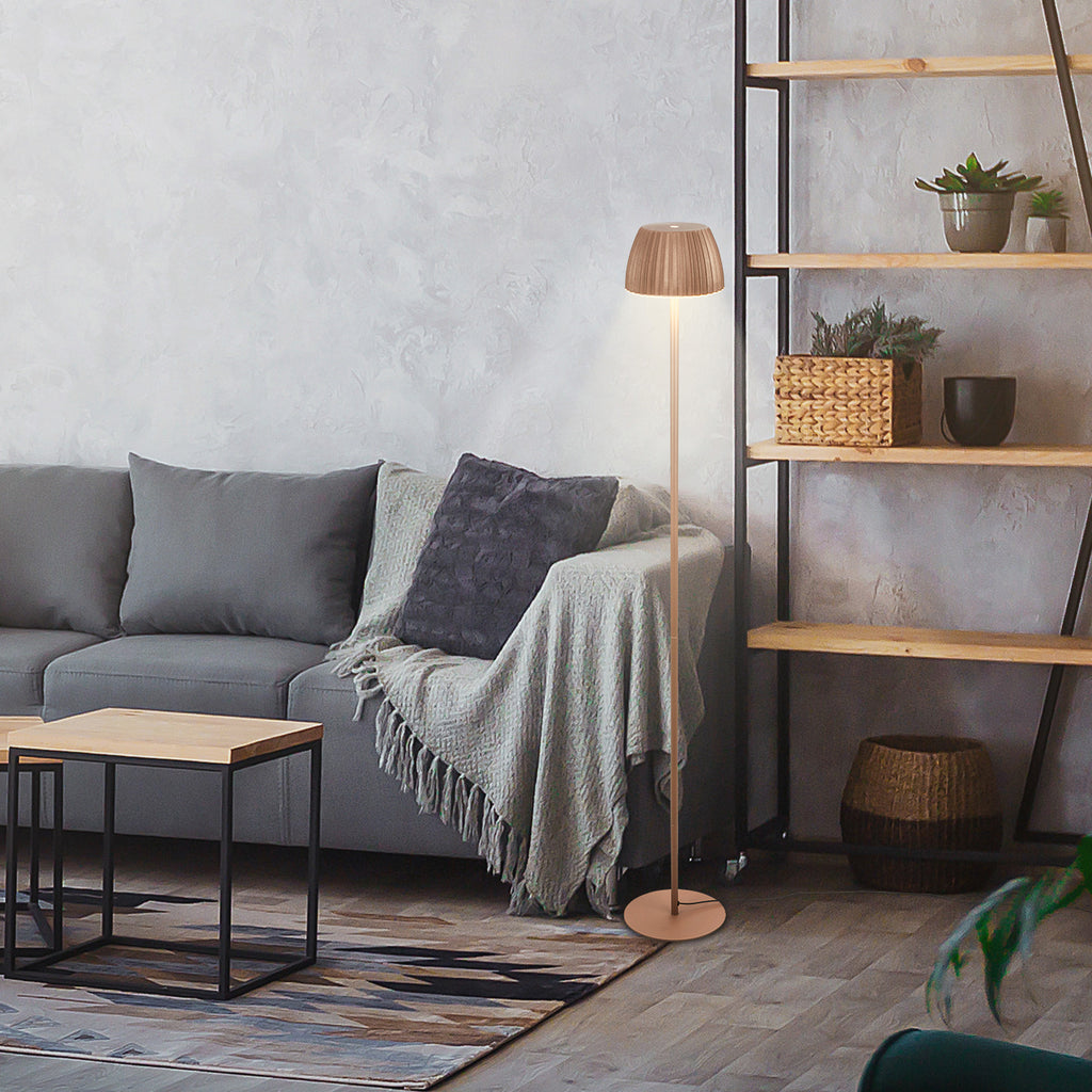 LED gulvlampe Loca dimbar brun montert i rom
