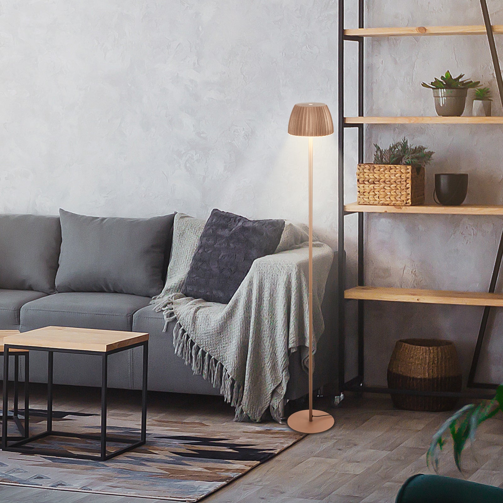 LED gulvlampe Loca dimbar brun montert i rom