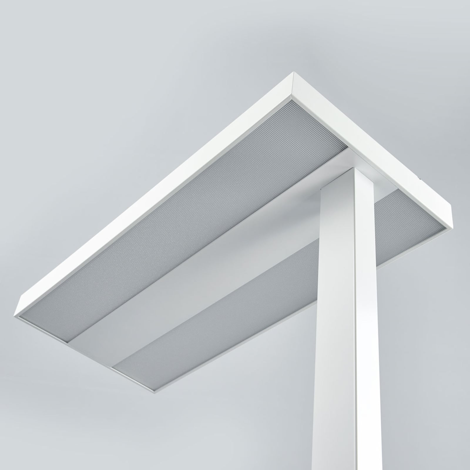 LED gulvlampe Logan Basic dimbar hvit 60W 7150 lm nærbilde av fot