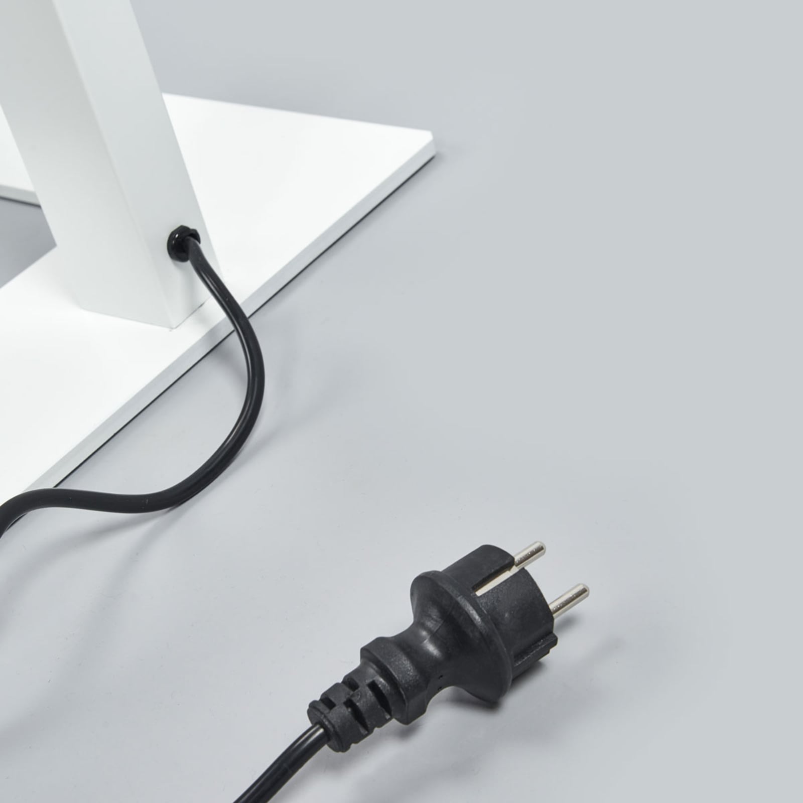 LED gulvlampe Logan Basic dimbar hvit 60W 7150 lm med kabel