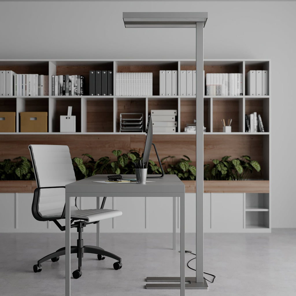 LED gulvlampe Logan Basic dimbar sølv detalj av fot