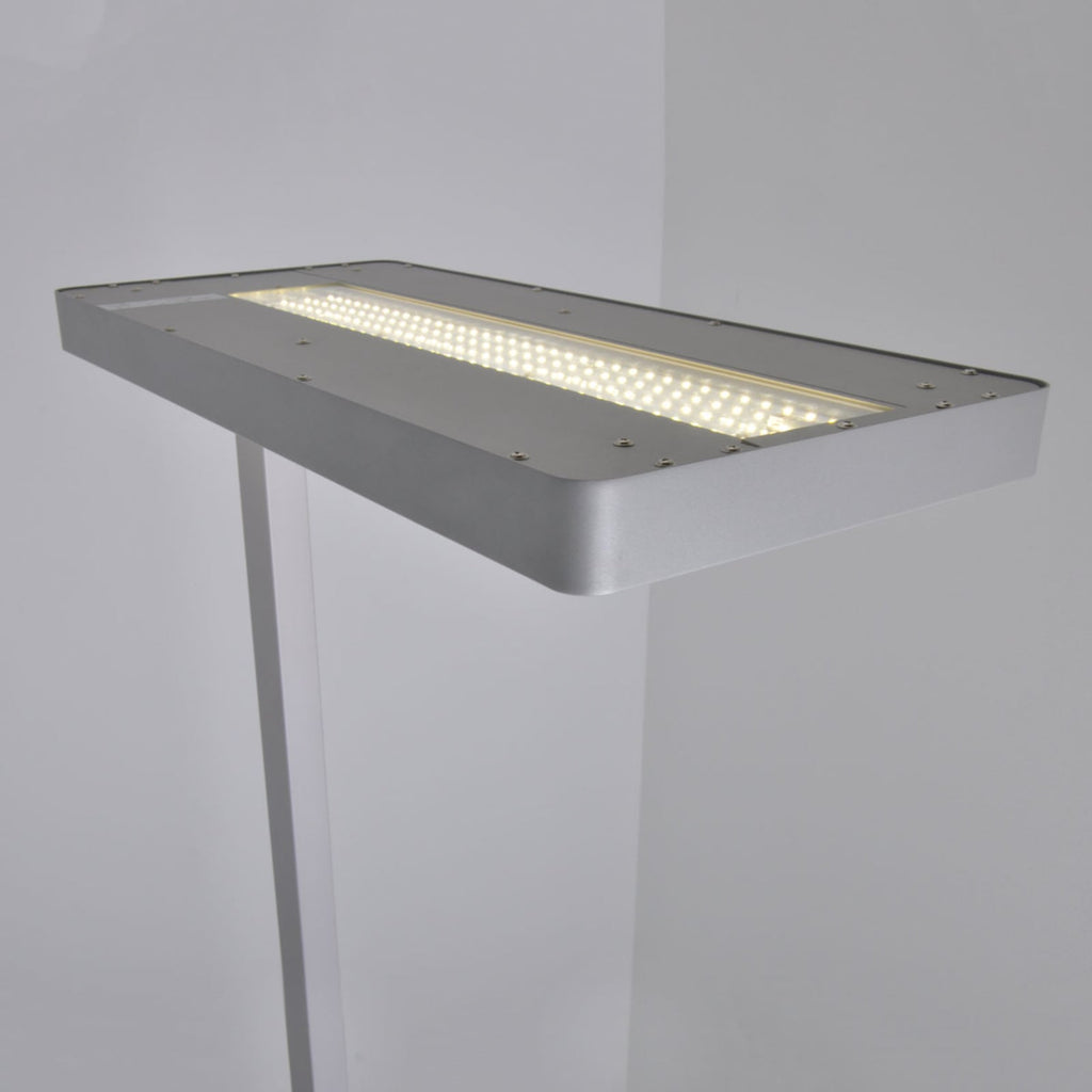Nærbilde av dimmer på LED gulvlampe Logan Neo dimbar sølv aluminium