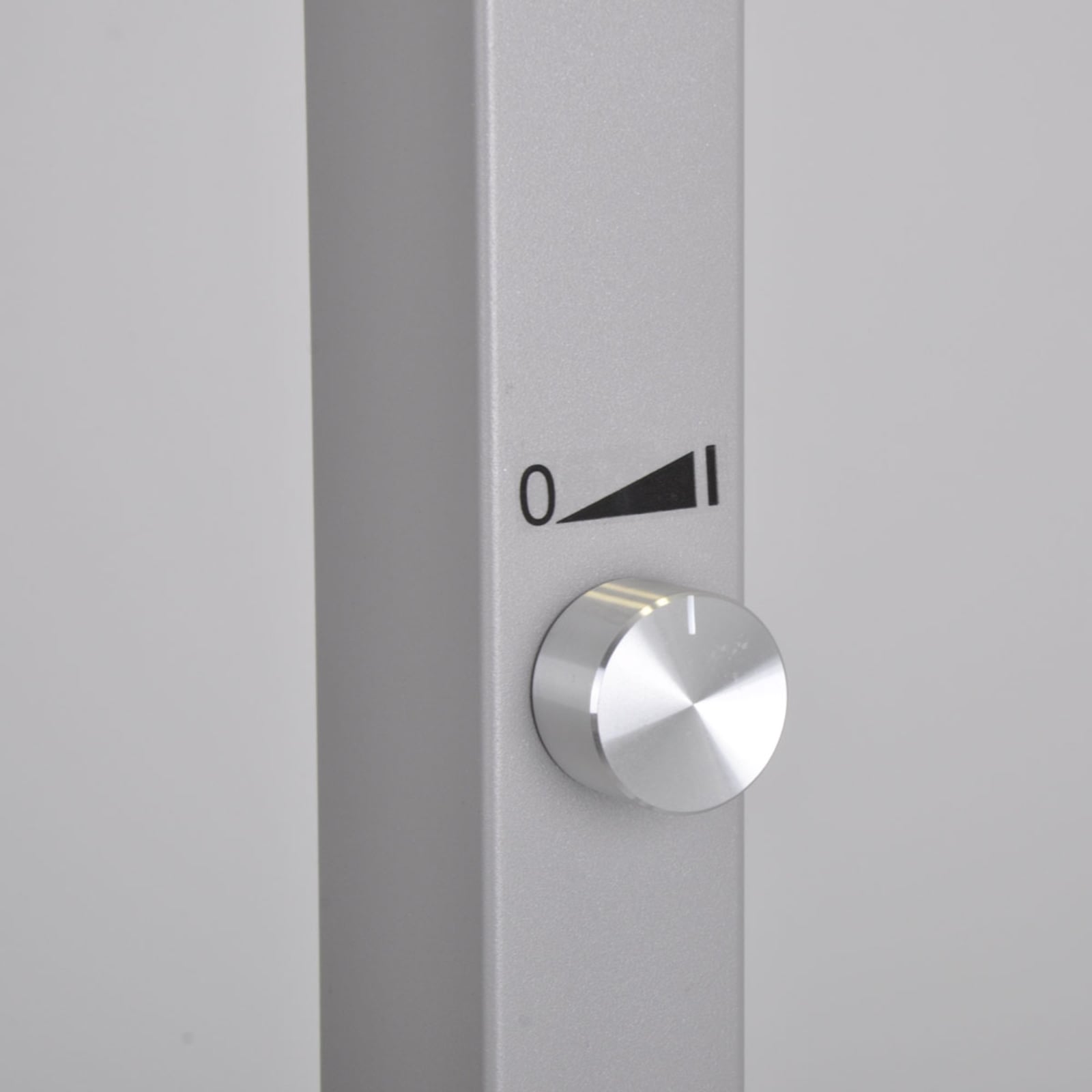LED gulvlampe Logan Neo dimbar sølv aluminium U-formet fot