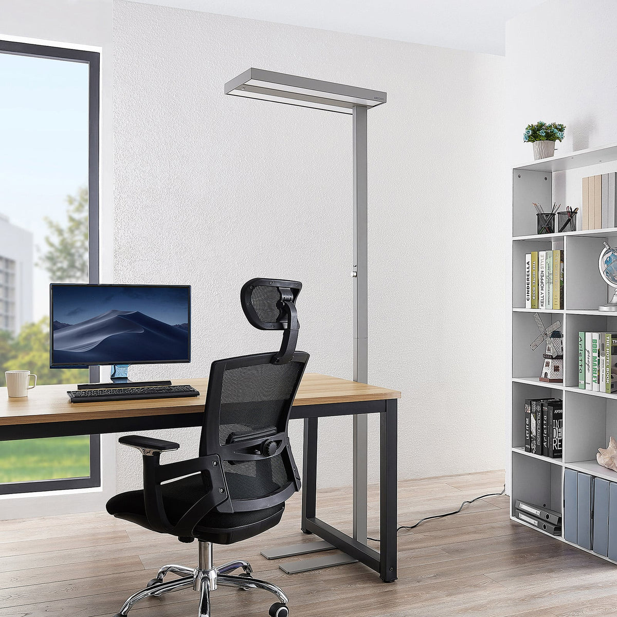 LED gulvlampe Logan Pro dimbar med bevegelsessensor sølv detalj av dimmer