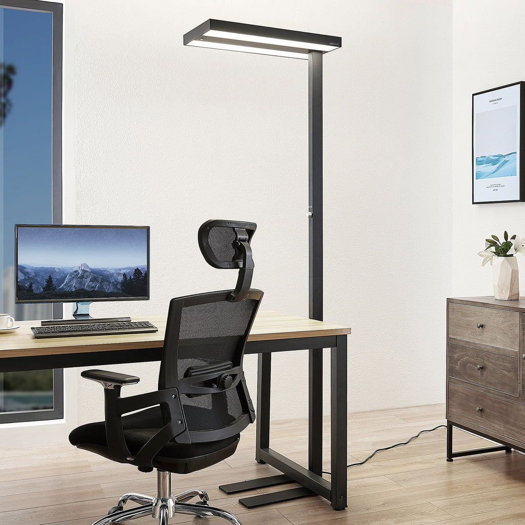 LED gulvlampe Logan Pro svart dimbar med bevegelsessensor forfra