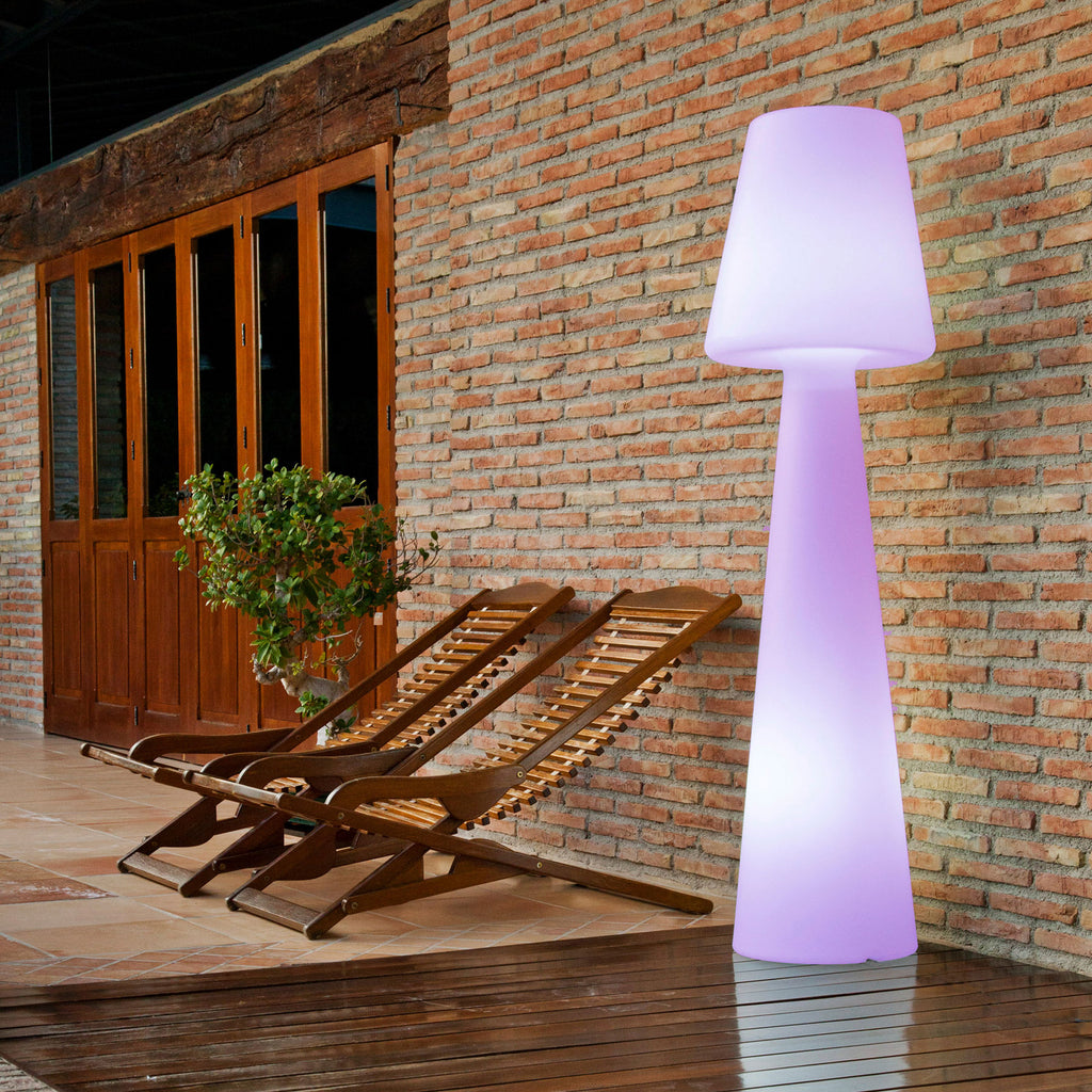 Detalj av LED gulvlampe Lola i hvitt polyetylen