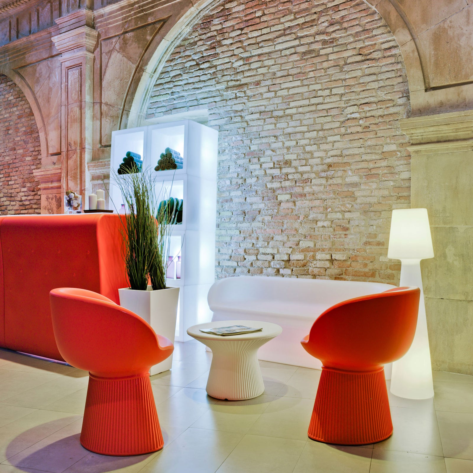 Detalj av LED gulvlampe Lola oppladbar RGB dimbar 110 cm IP65