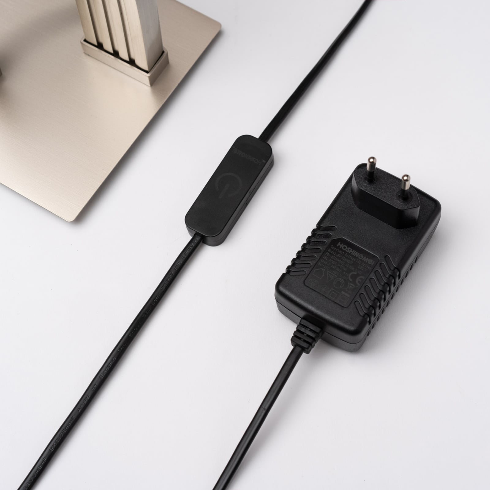 LED gulvlampe Mairia oversikt fra bakside