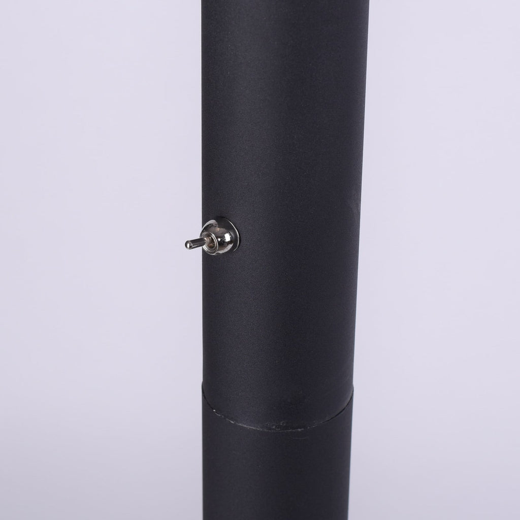 LED-gulvlampe Maja 3-lys svart sideprofil