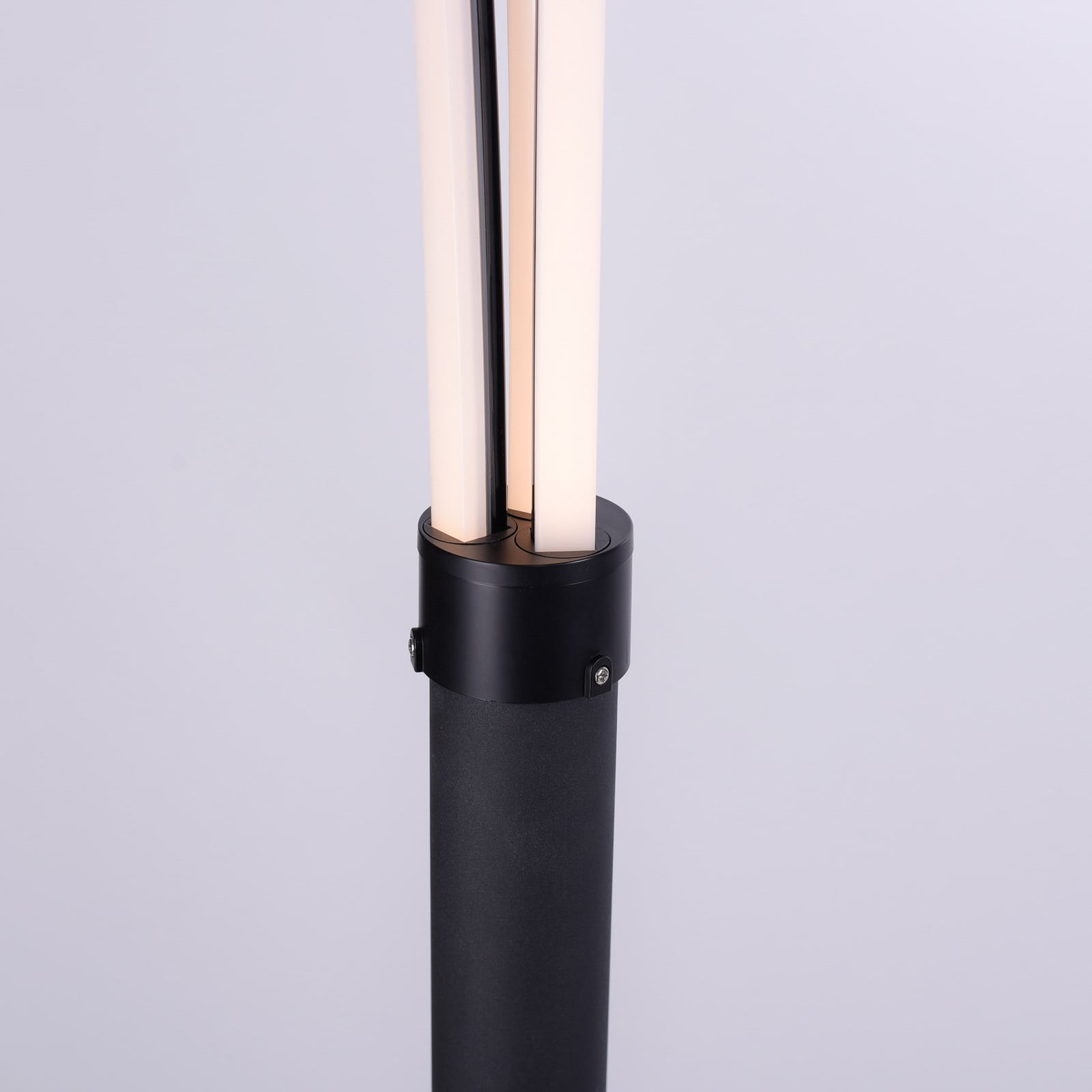 LED-gulvlampe Maja 3-lys svart sett fra toppen