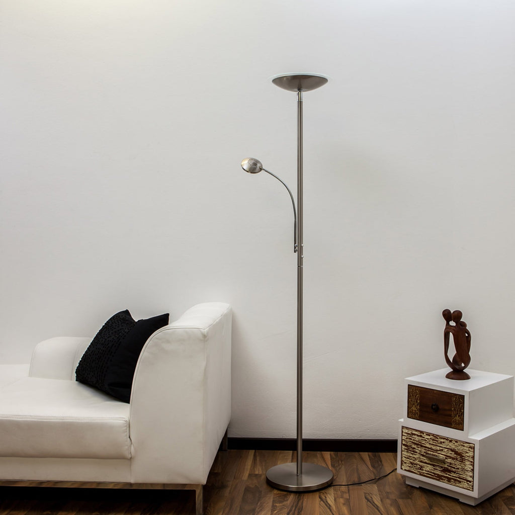 LED gulvlampe Malea dimbar matt nikkel montert i stue