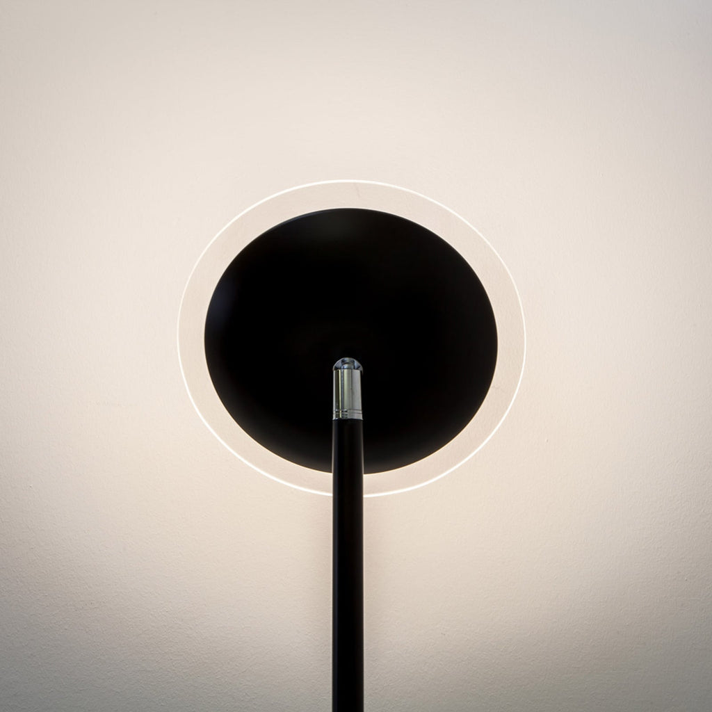 LED-gulvlampe Malea svart metall dimbar 180 cm nærbilde av lampeskjerm