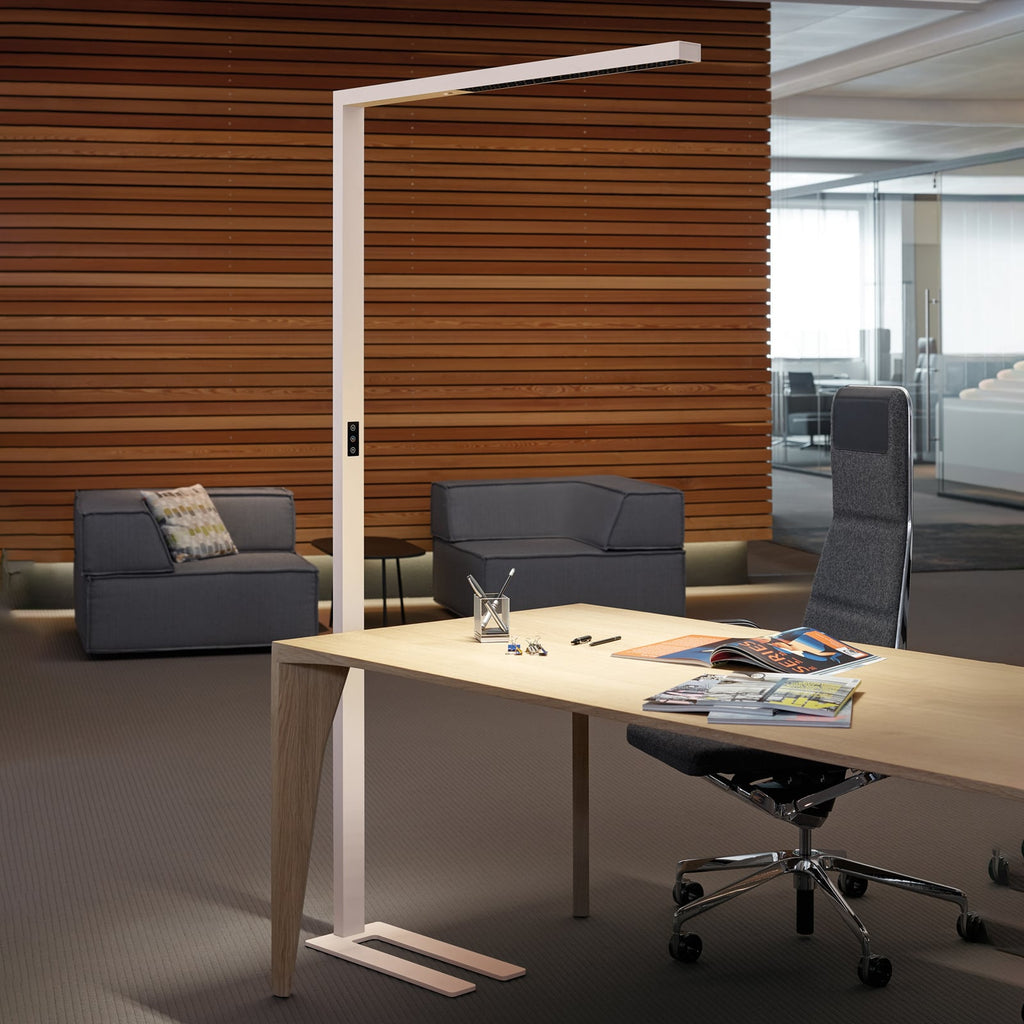 LED gulvlampe MAULsirius med bevegelsessensor dimbar hvit CCT forfra