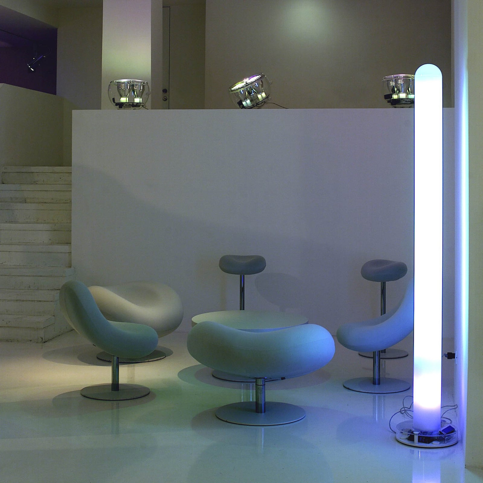 LED gulvlampe Metacolor RGB dimbar Bluetooth bakside