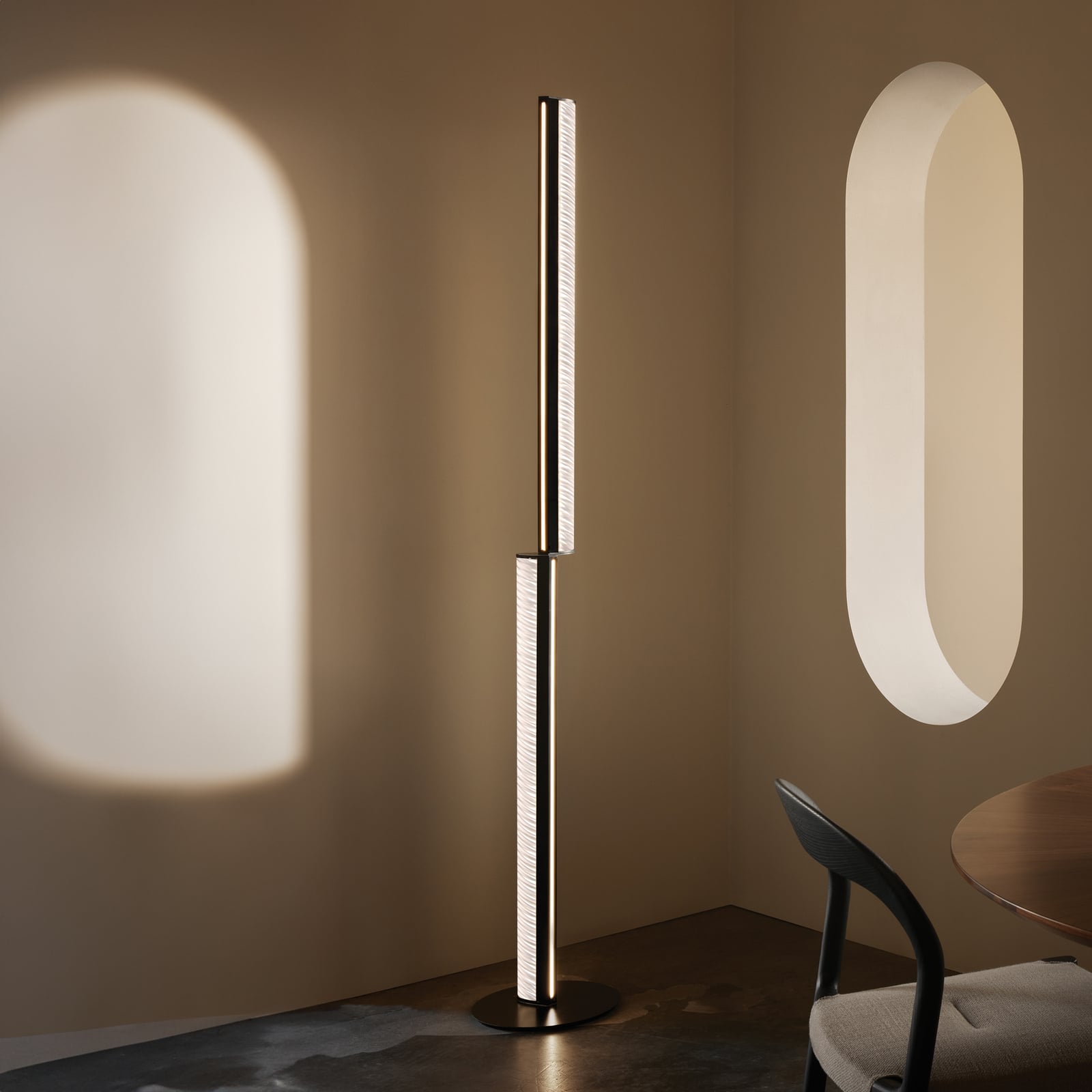 LED gulvlampe Modula plissé vridd svart 194 cm detalj av plissé-effekt