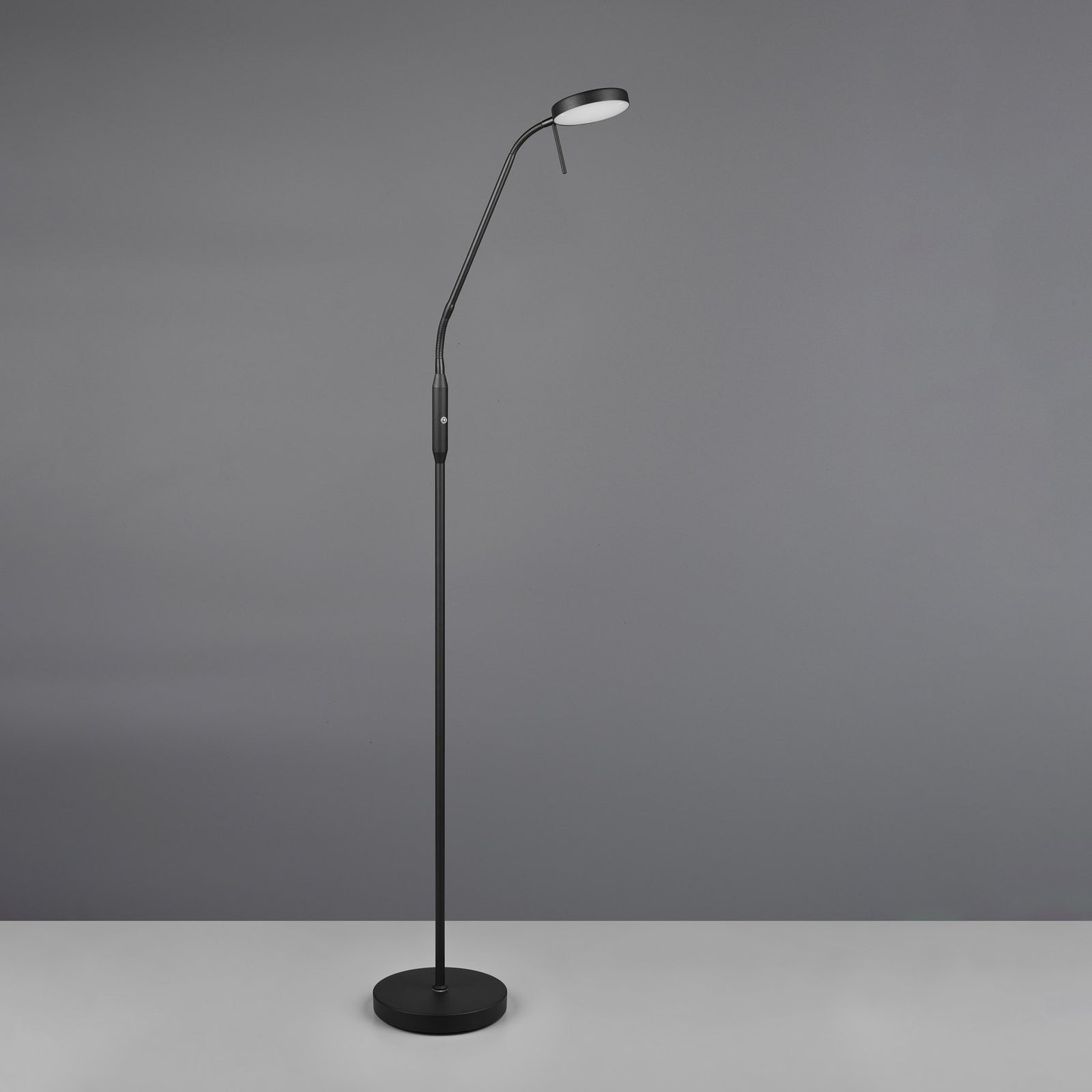 LED gulvlampe Moreno oppladbar CCT dimbar svart matt montert i stue