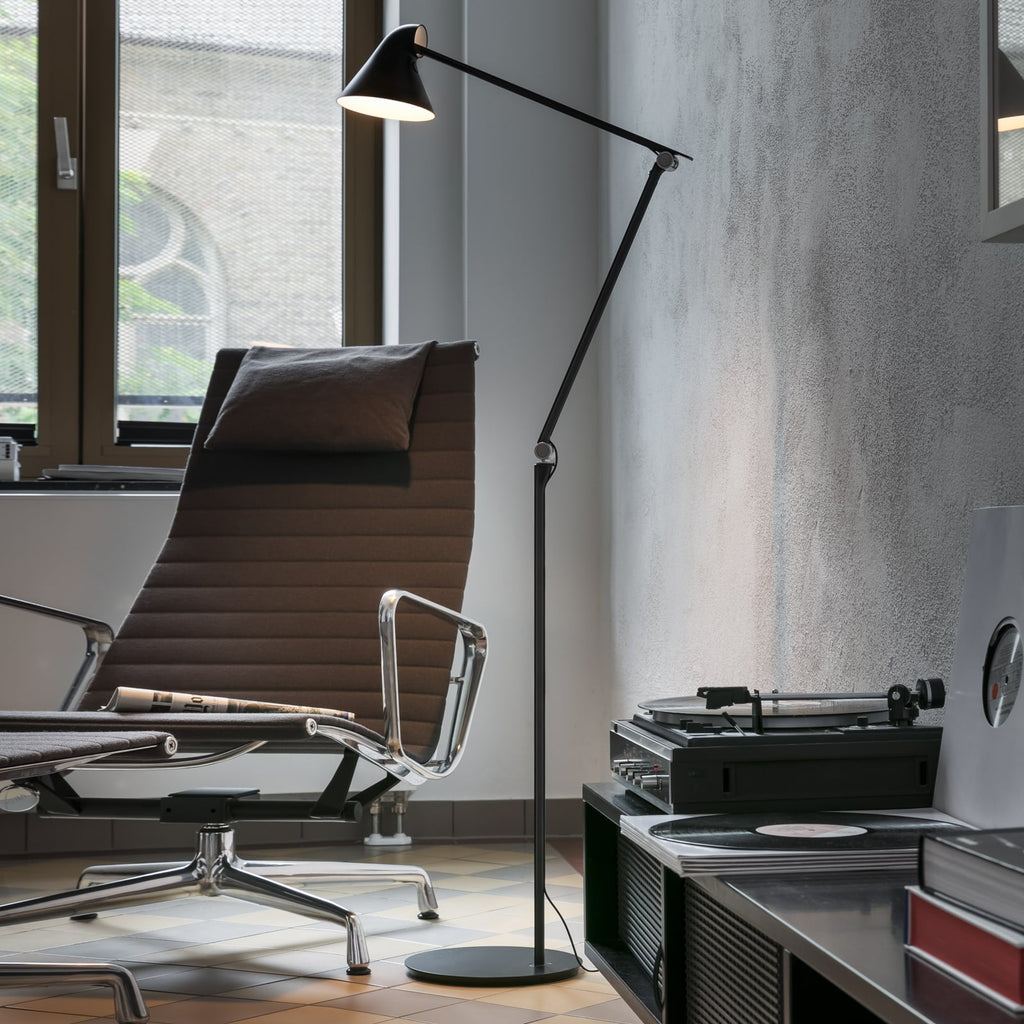 LED gulvlampe NJP svart justerbar fra forfra