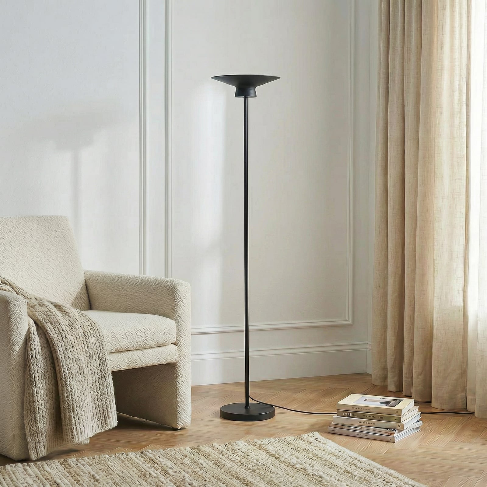 LED gulvlampe Norvind svart metall 140 cm varmhvit detalj av lampefot