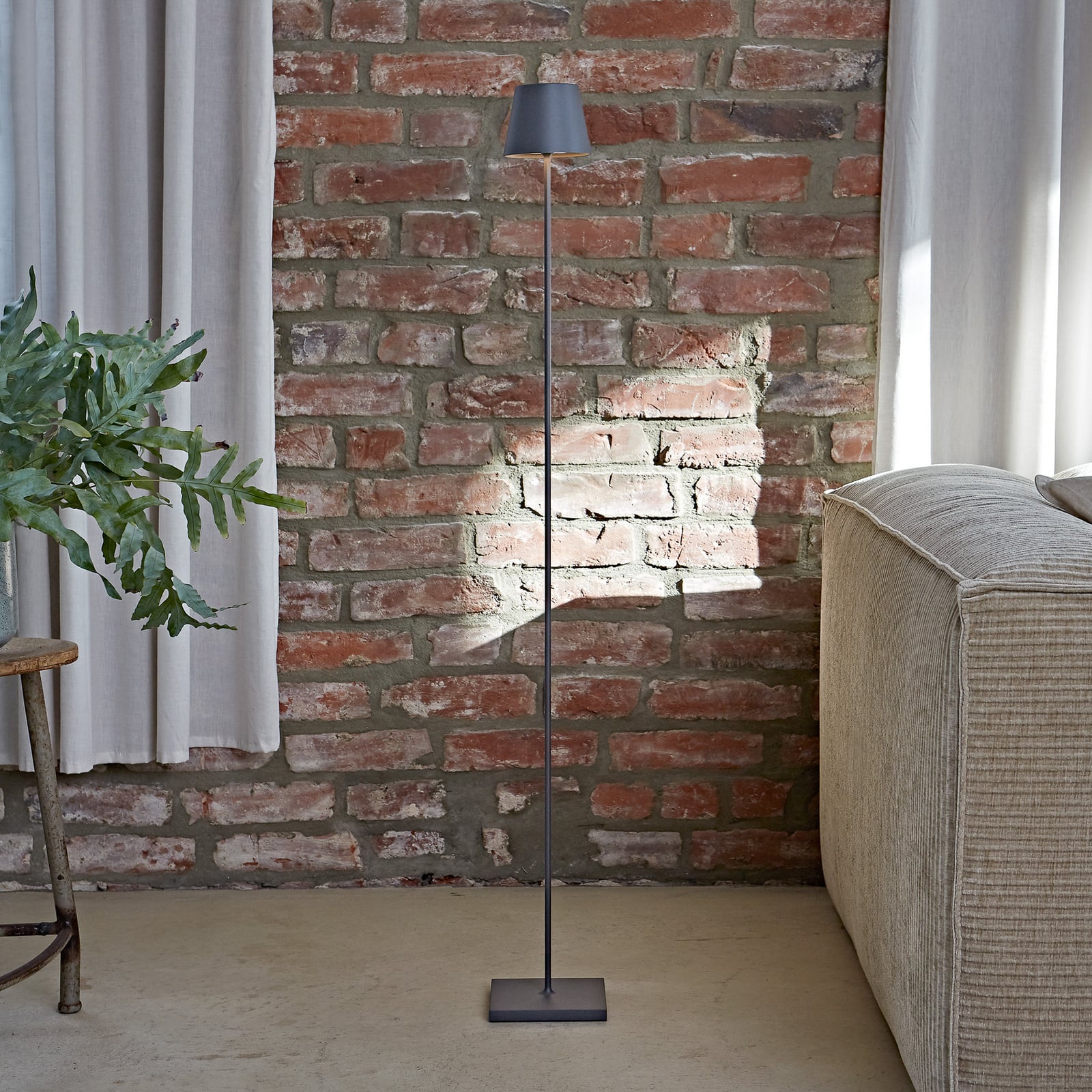 LED gulvlampe Nuindie oppladbar dimbar grafitt 120 cm forfra