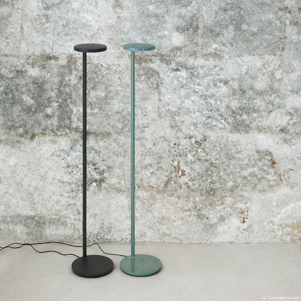 LED gulvlampe Oblique Floor antrasitt dimbar 2700K sideprofil