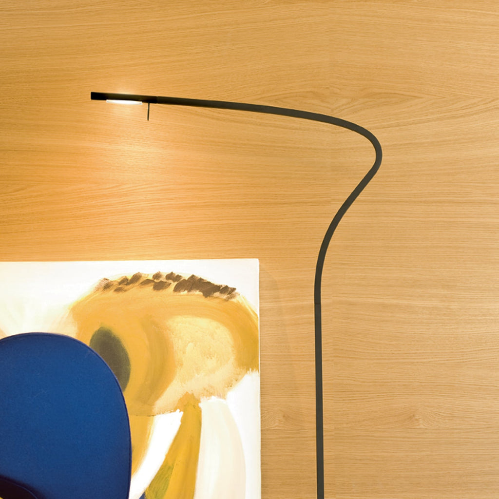 LED gulvlampe Paraph F3 dimbar svart aluminium detalj av justerbar arm
