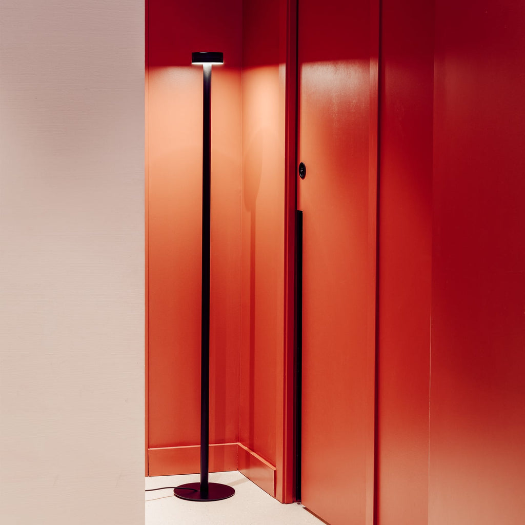 LED gulvlampe Peak Lane svart aluminium 170 cm forfra