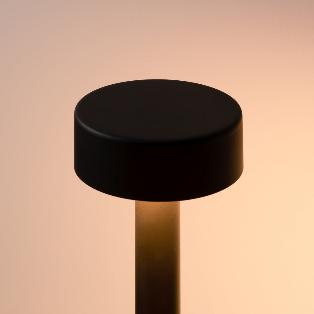 LED gulvlampe Peak Lane svart aluminium 170 cm sideprofil