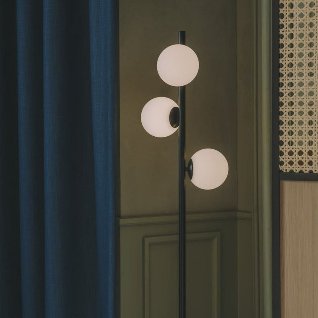 LED gulvlampe Perlina 3-lys stål svart 170 cm CCT detalj av bryter