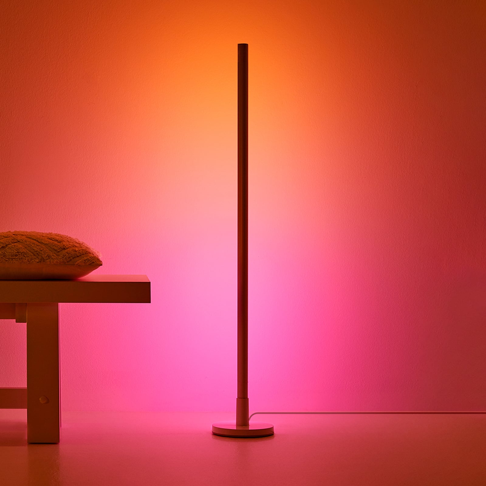 LED gulvlampe Pole dimbar RGB WiFi hvit forfra