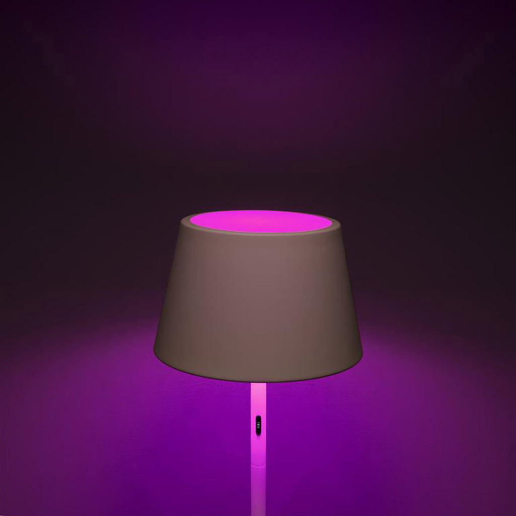 LED gulvlampe Pomezia med RGB-fargeskifte aktivert