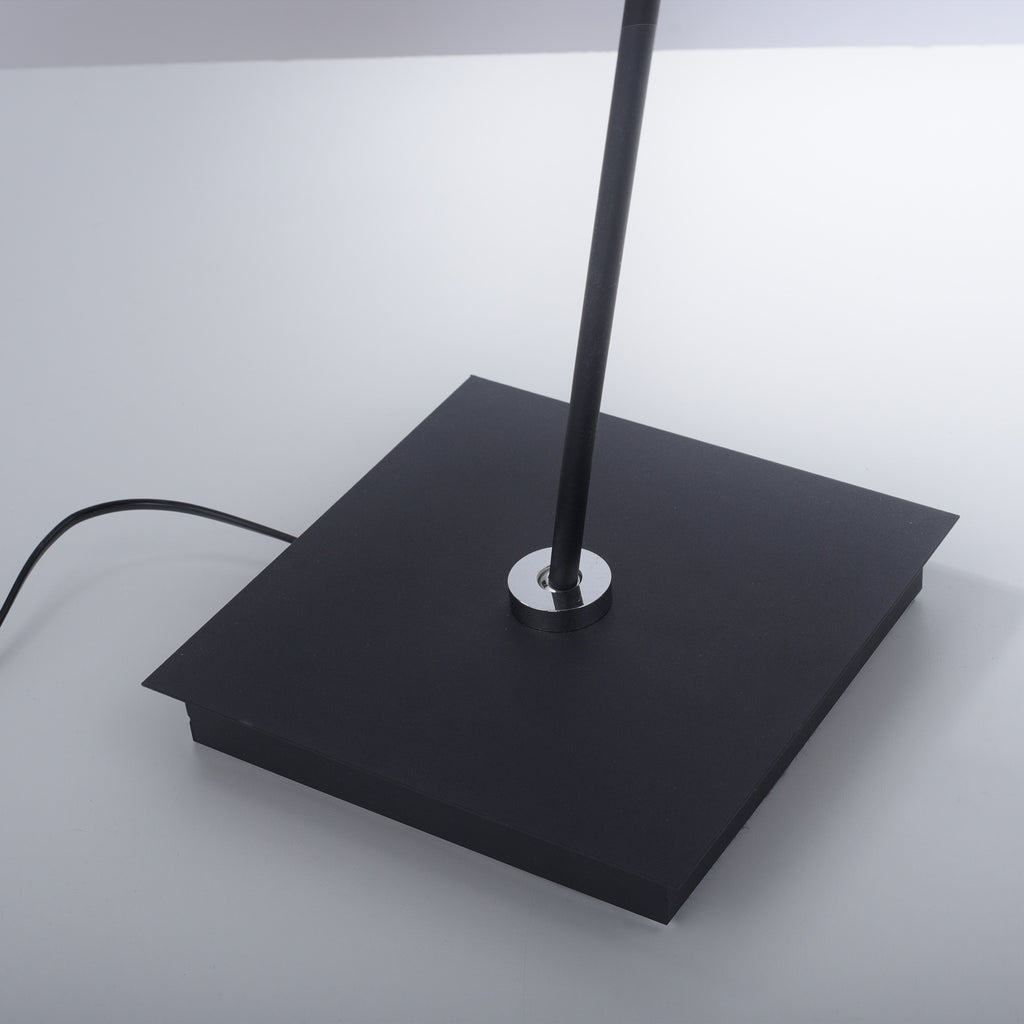 LED gulvlampe Pure Mira CCT dimbar med fjernkontroll ledning og støpsel