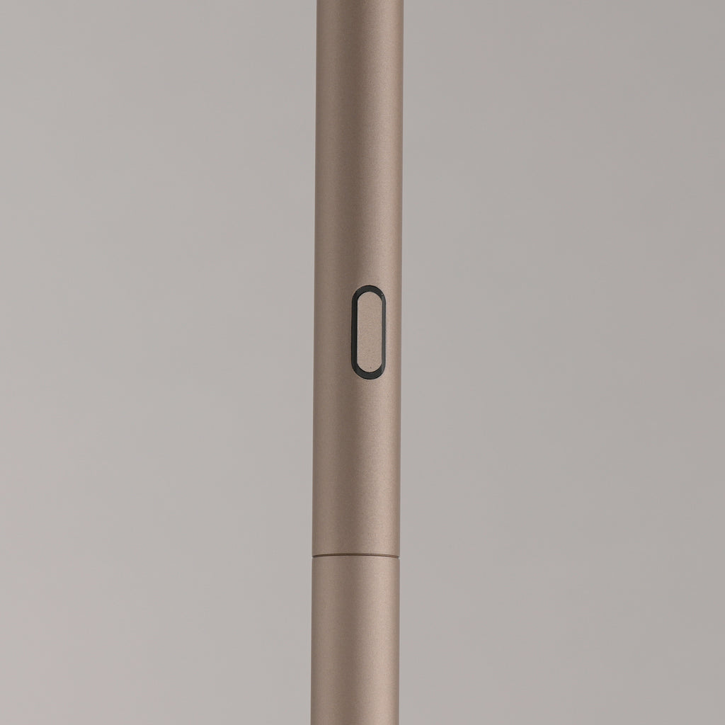 LED gulvlampe PURE Moon dimbar bronse amberglass med aluminiumstamme