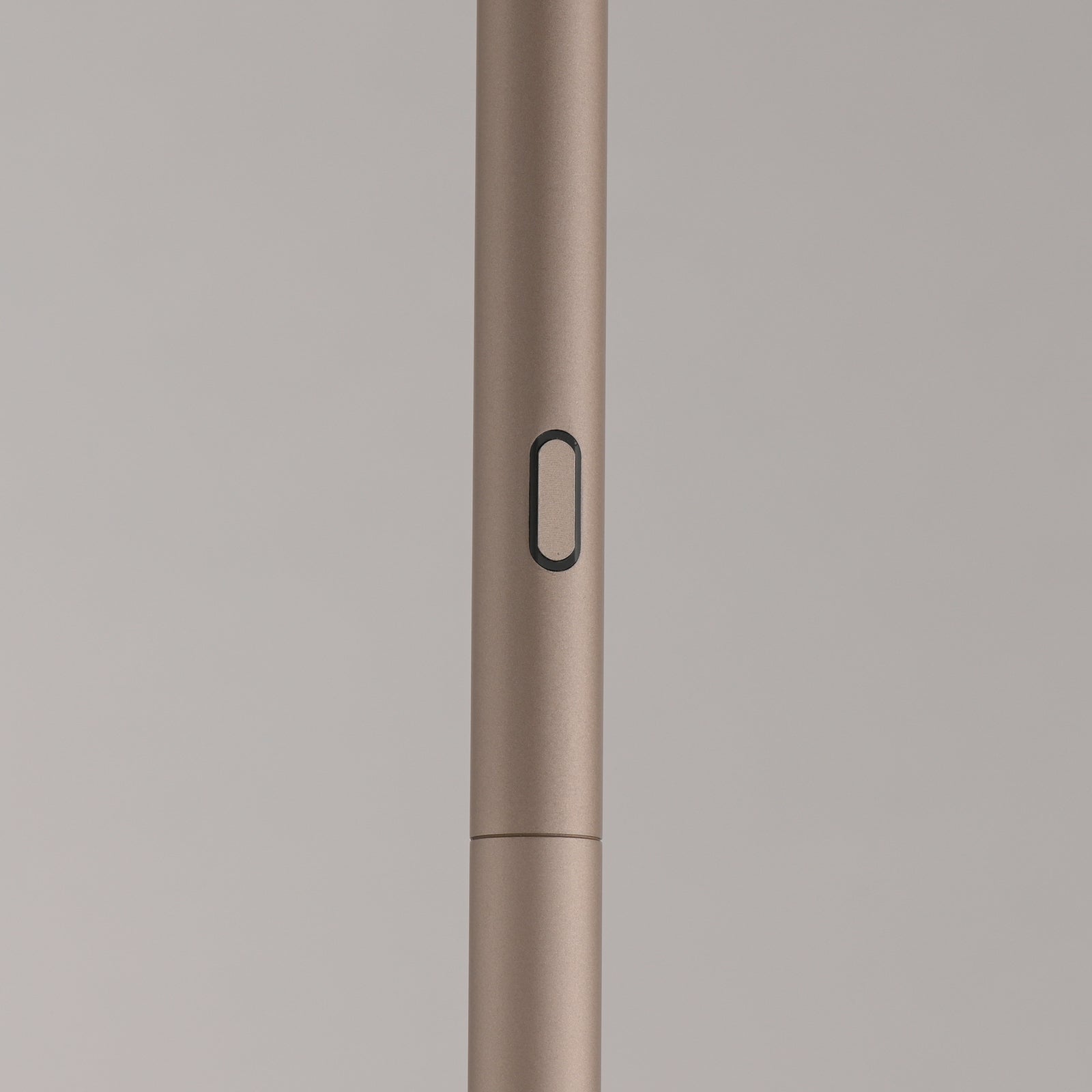LED gulvlampe PURE Moon dimbar bronse amberglass med aluminiumstamme