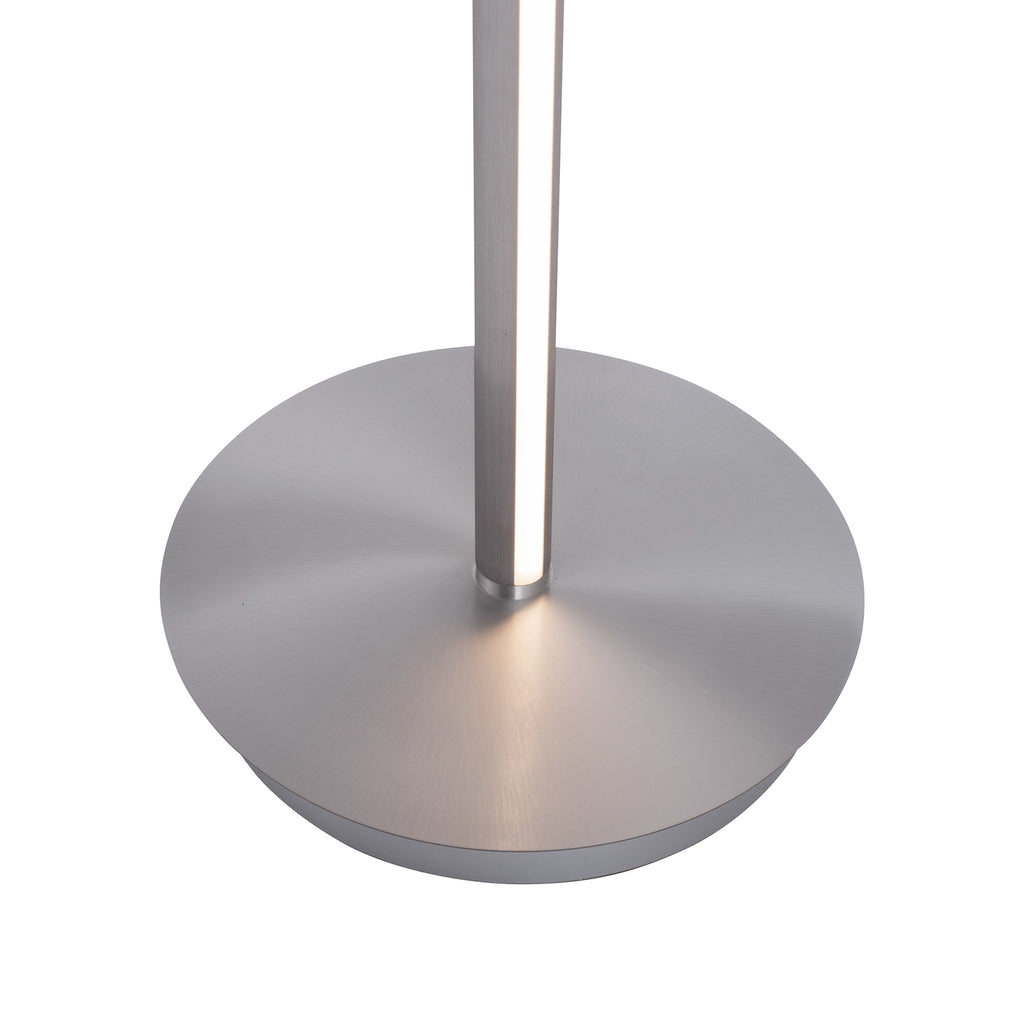 Montert LED gulvlampe PURE Mutil i stue med justerbart lys