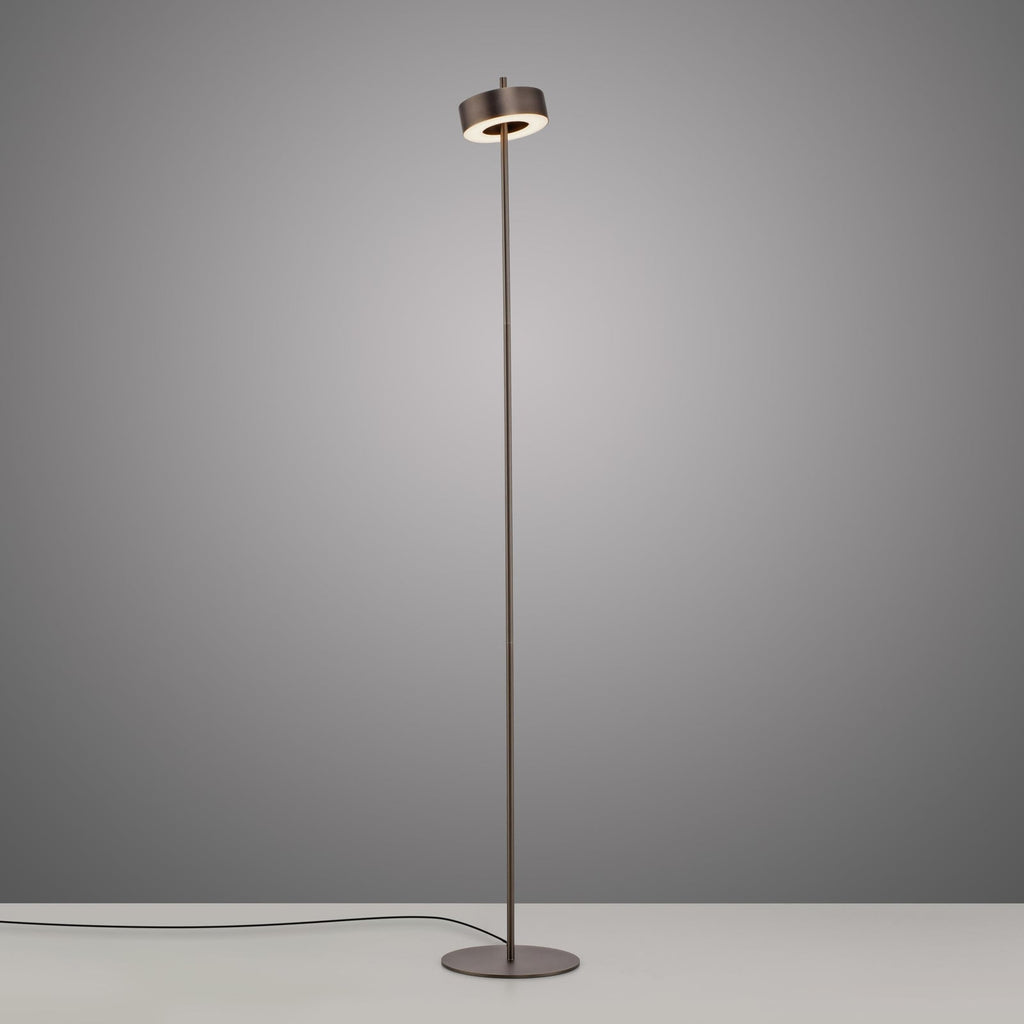 LED gulvlampe Q-Rotate mørkebrun nærbilde av lampefot