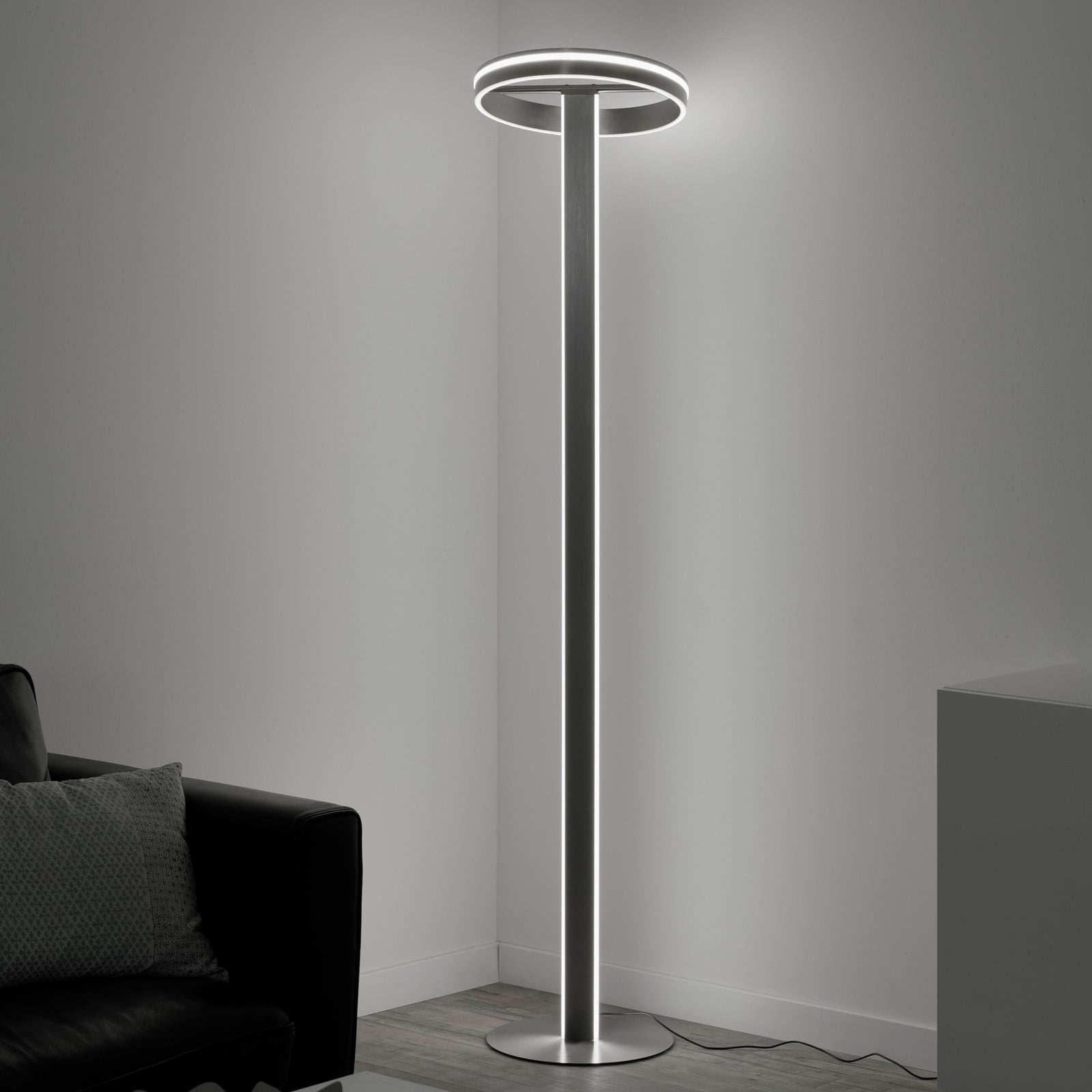 Montert LED gulvlampe Q-Vito med ring dimbar CCT Zigbee 42W i stue