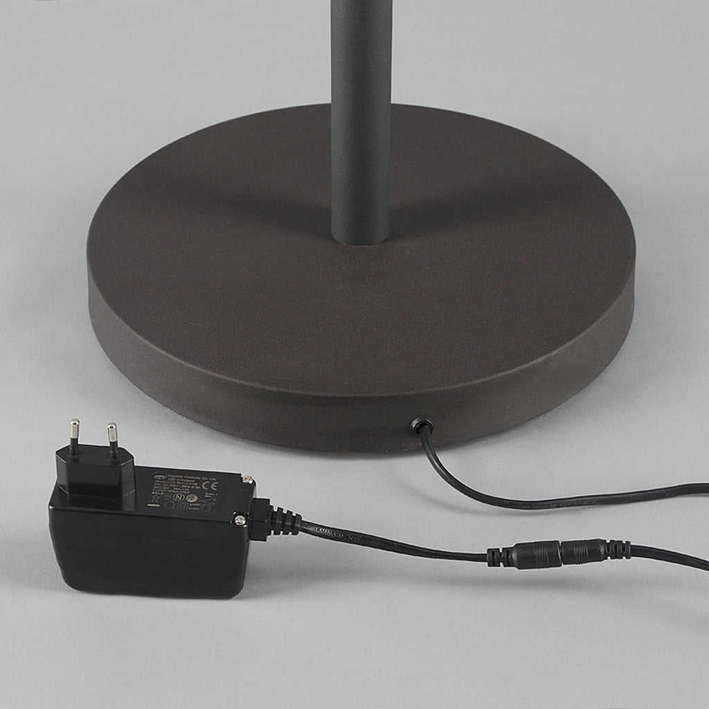 LED gulvlampe Ragna med leselys dimbar mørkebrun lys på vegg