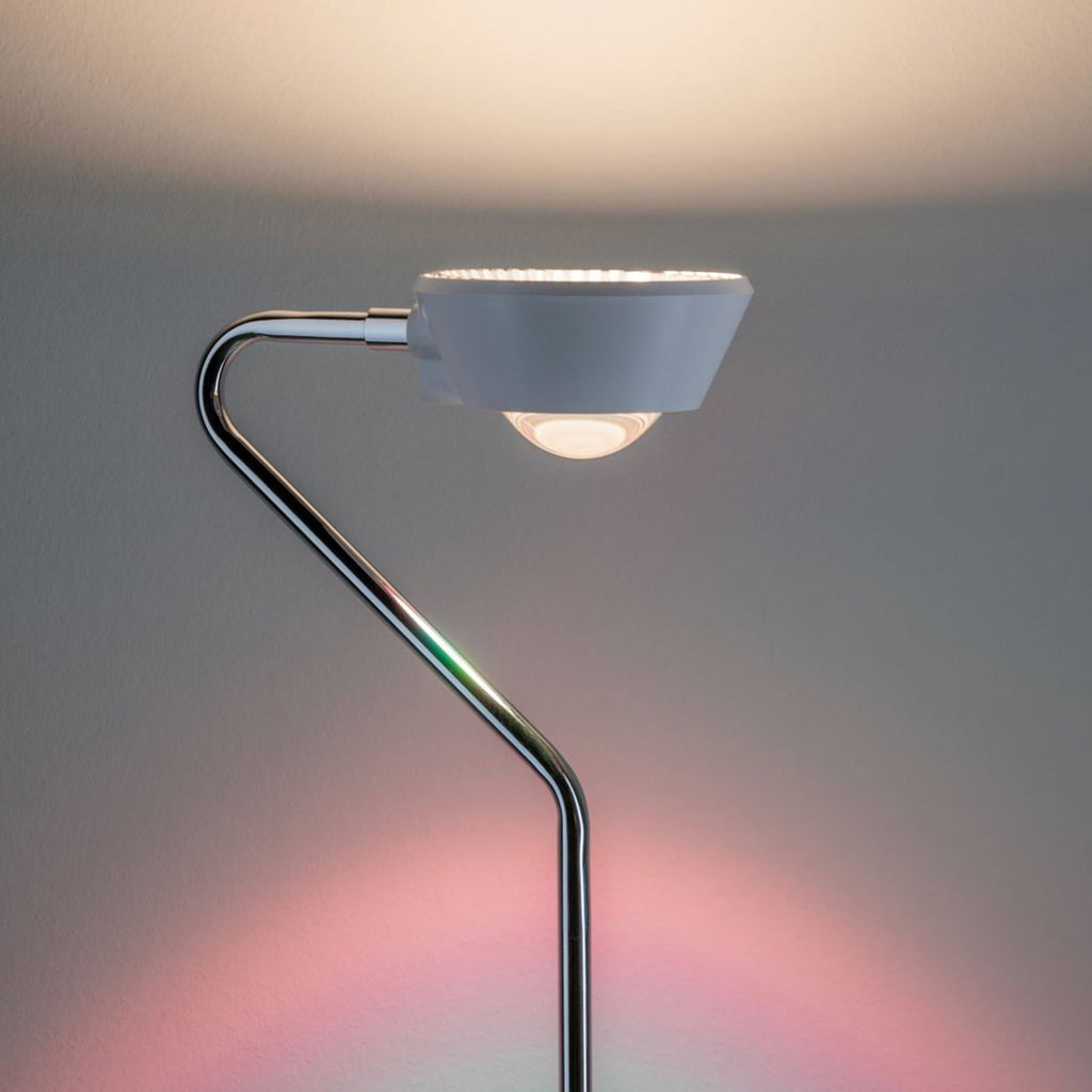 LED gulvlampe Ramos dimbar svingbar hvit H141 cm montert i rom