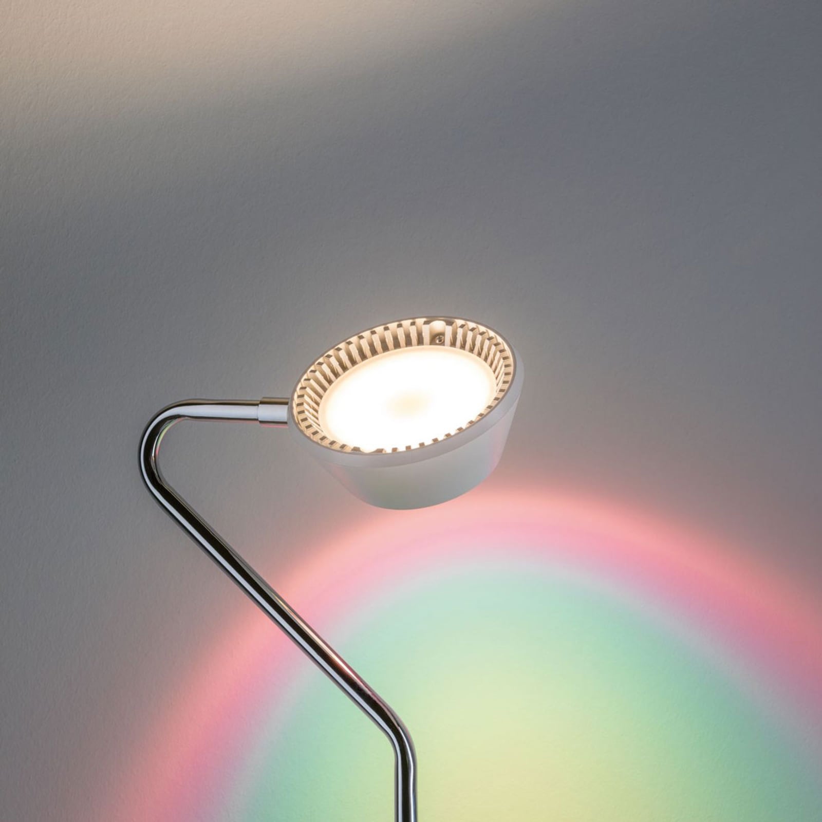 LED gulvlampe Ramos dimbar svingbar hvit H141 cm med lys slått på