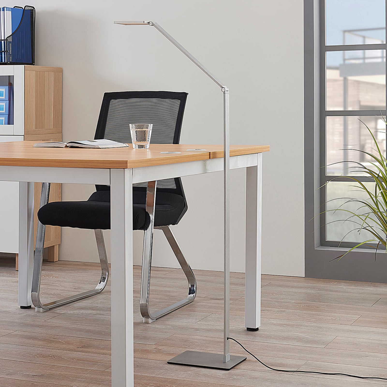 LED gulvlampe Resi leselampe dimbar justerbar aluminium bakside