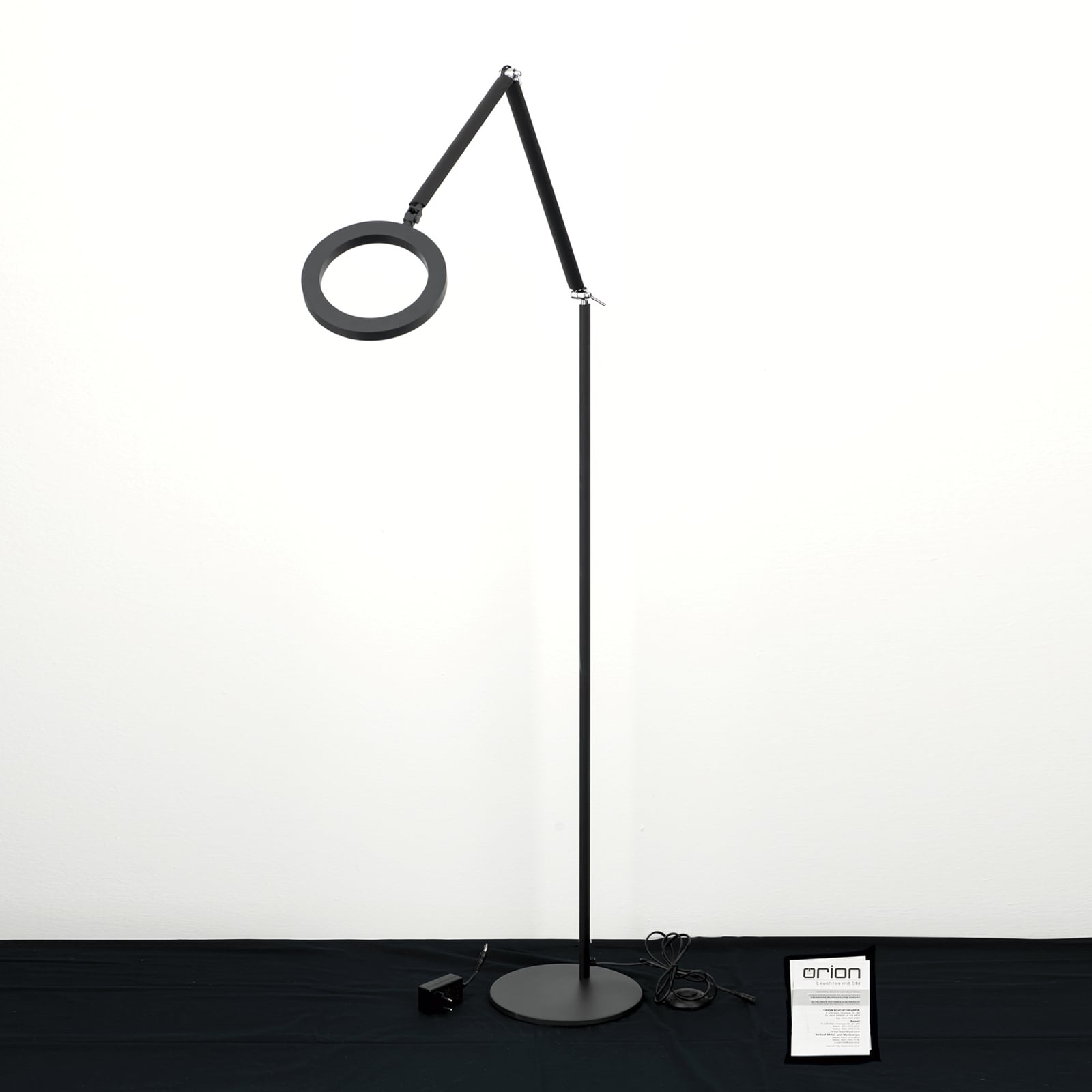 LED gulvlampe Ringo justerbar dimbar svart 18W kabel og bryter
