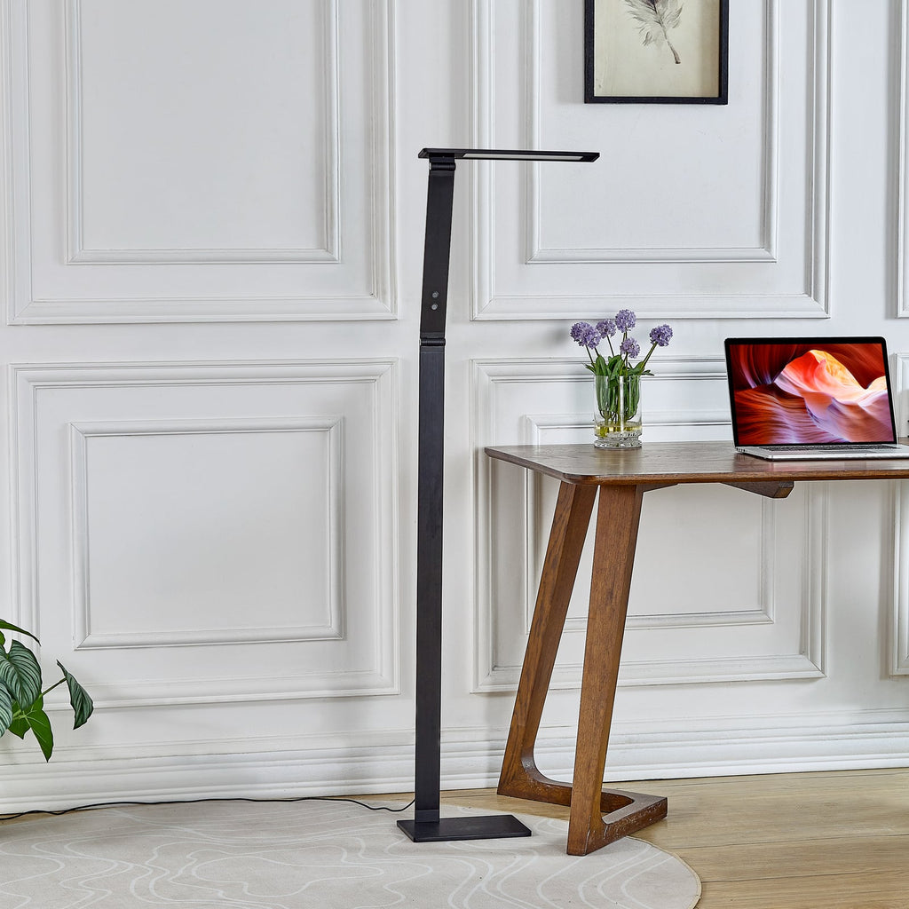 LED gulvlampe Salome svart aluminium CCT dimbar detalj av touchbryter