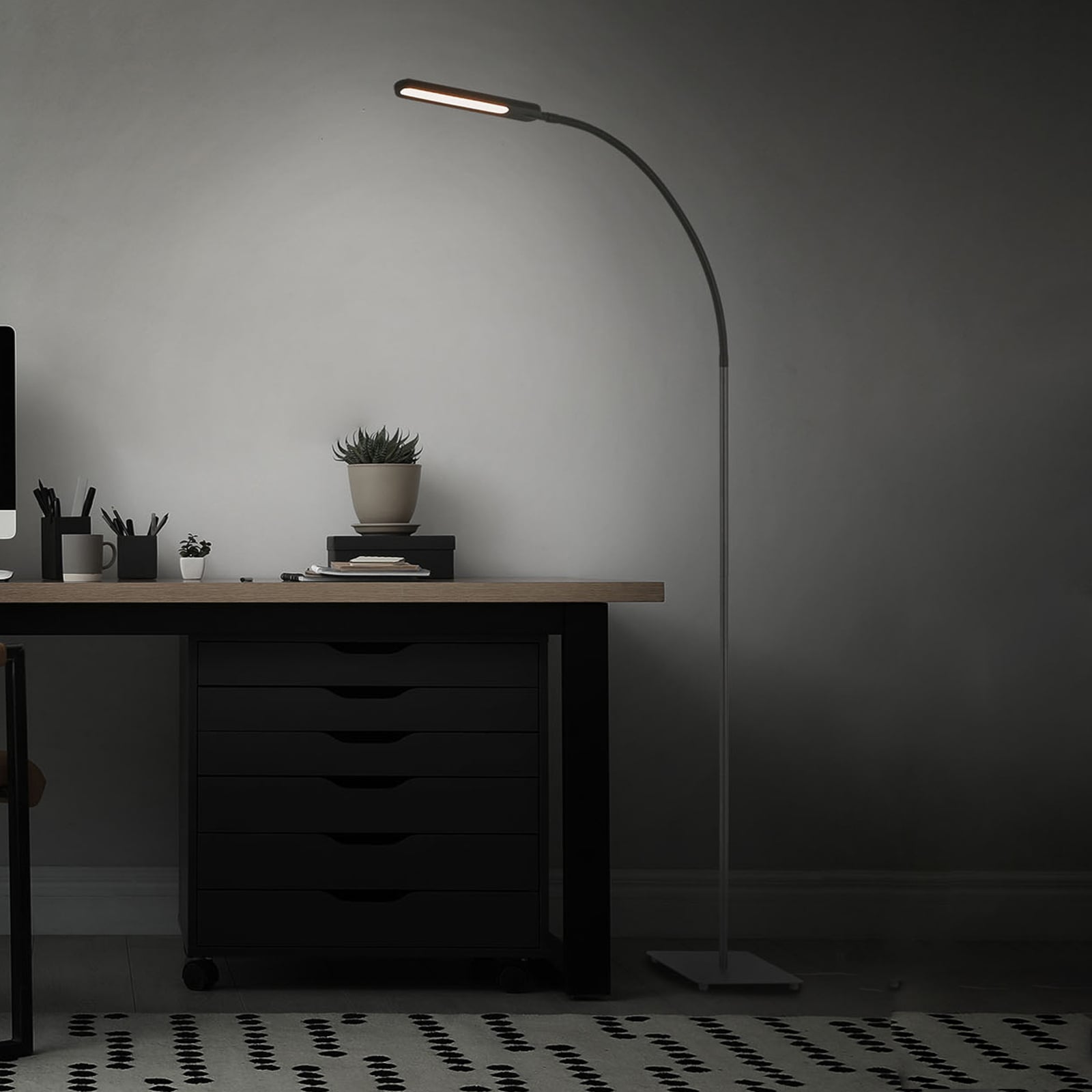 LED gulvlampe Servo dimbar CCT svart 183 cm forfra