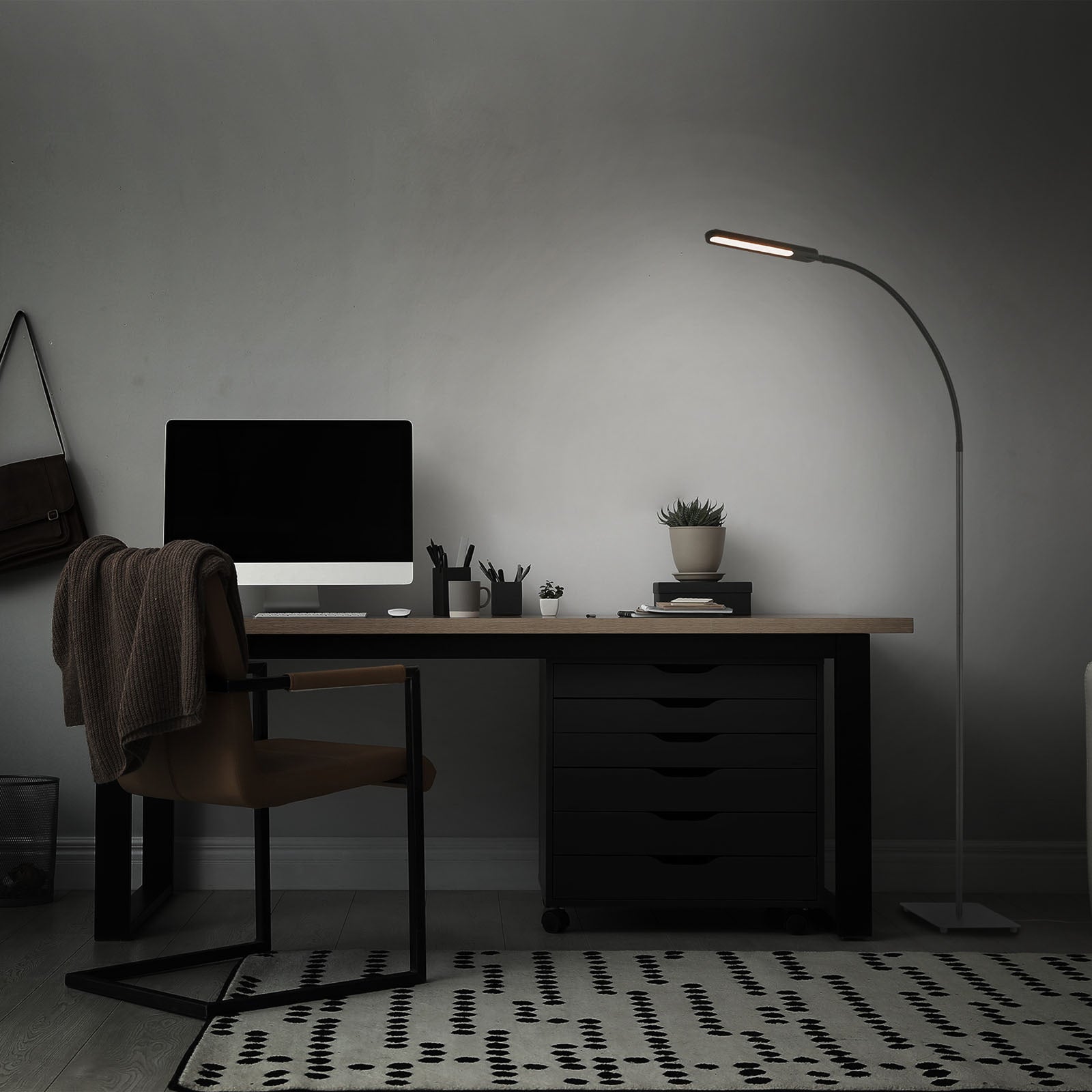 LED gulvlampe Servo dimbar CCT svart 183 cm sideprofil