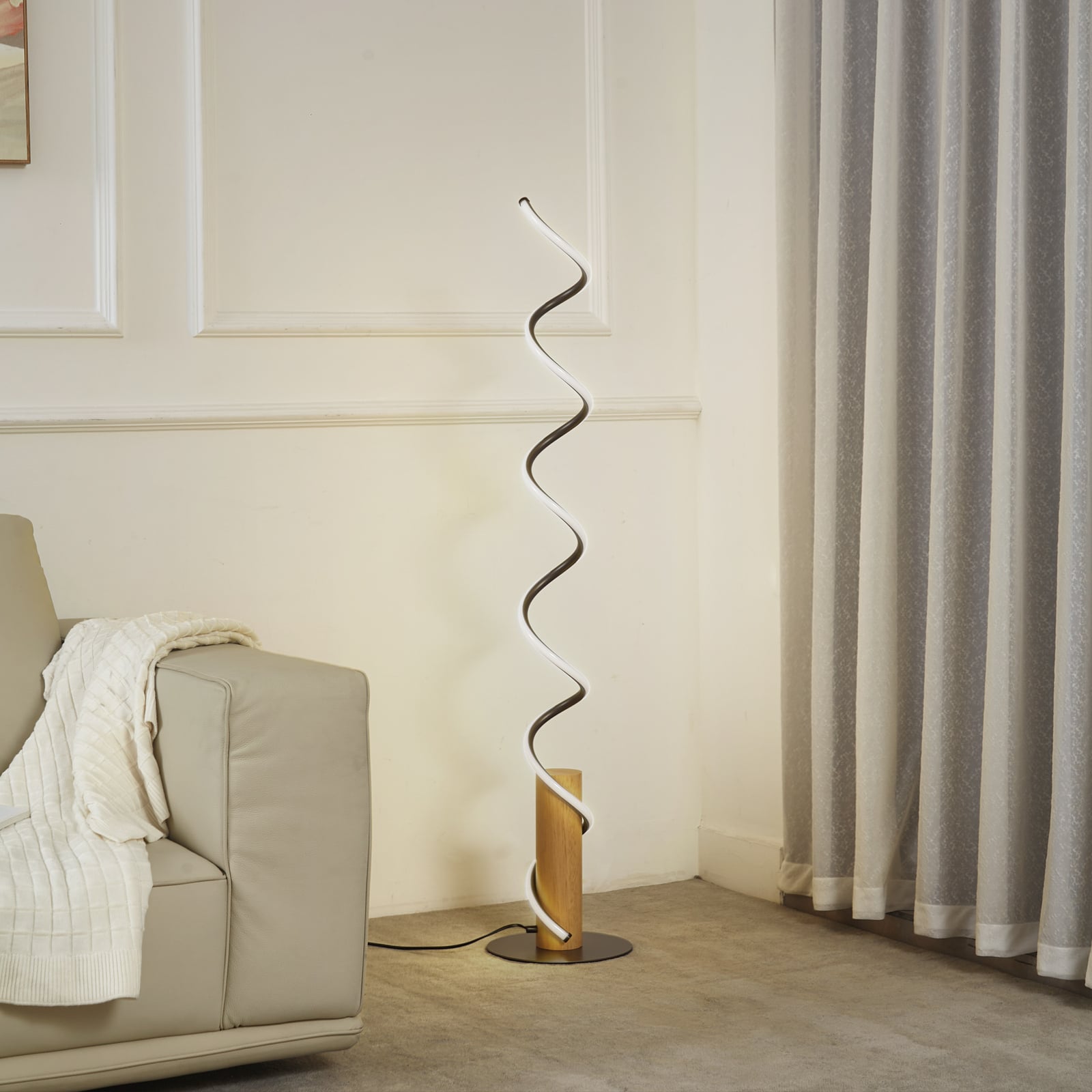 LED gulvlampe Spiraali grå tre/aluminium bakside