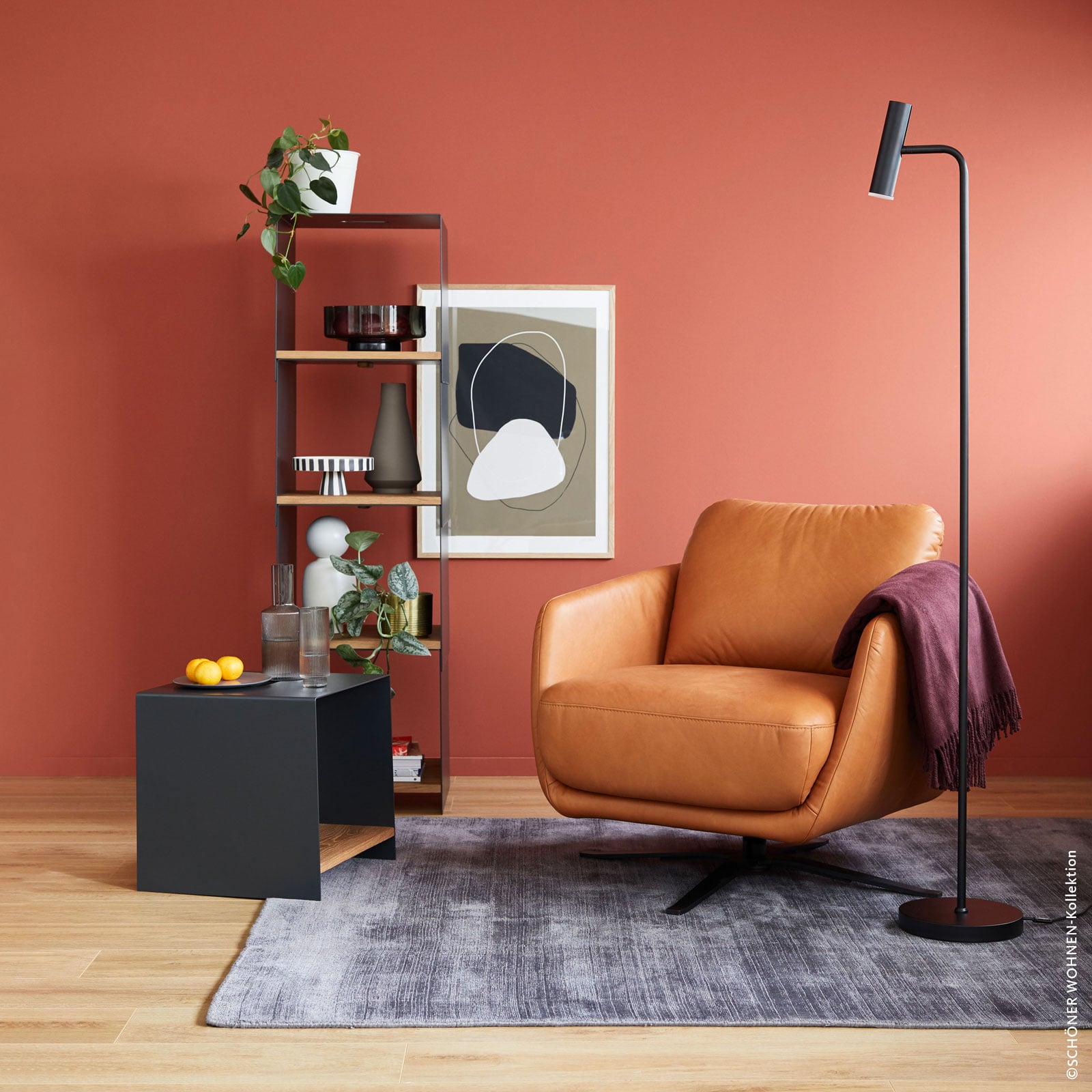 LED gulvlampe Stina dimbar svart 154 cm lys i mørkt rom