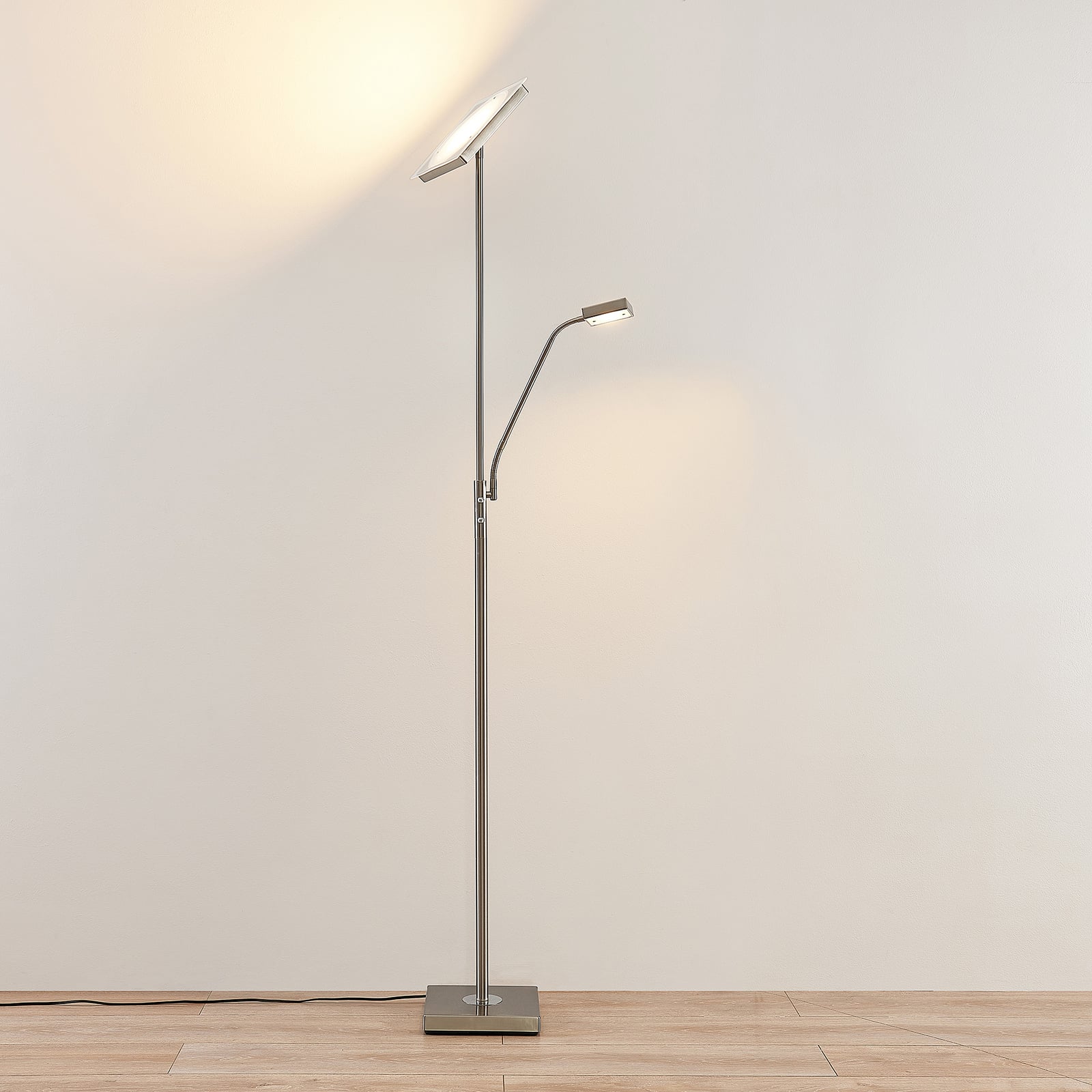 LED gulvlampe Sumani kantet dimbar nikkel bakside
