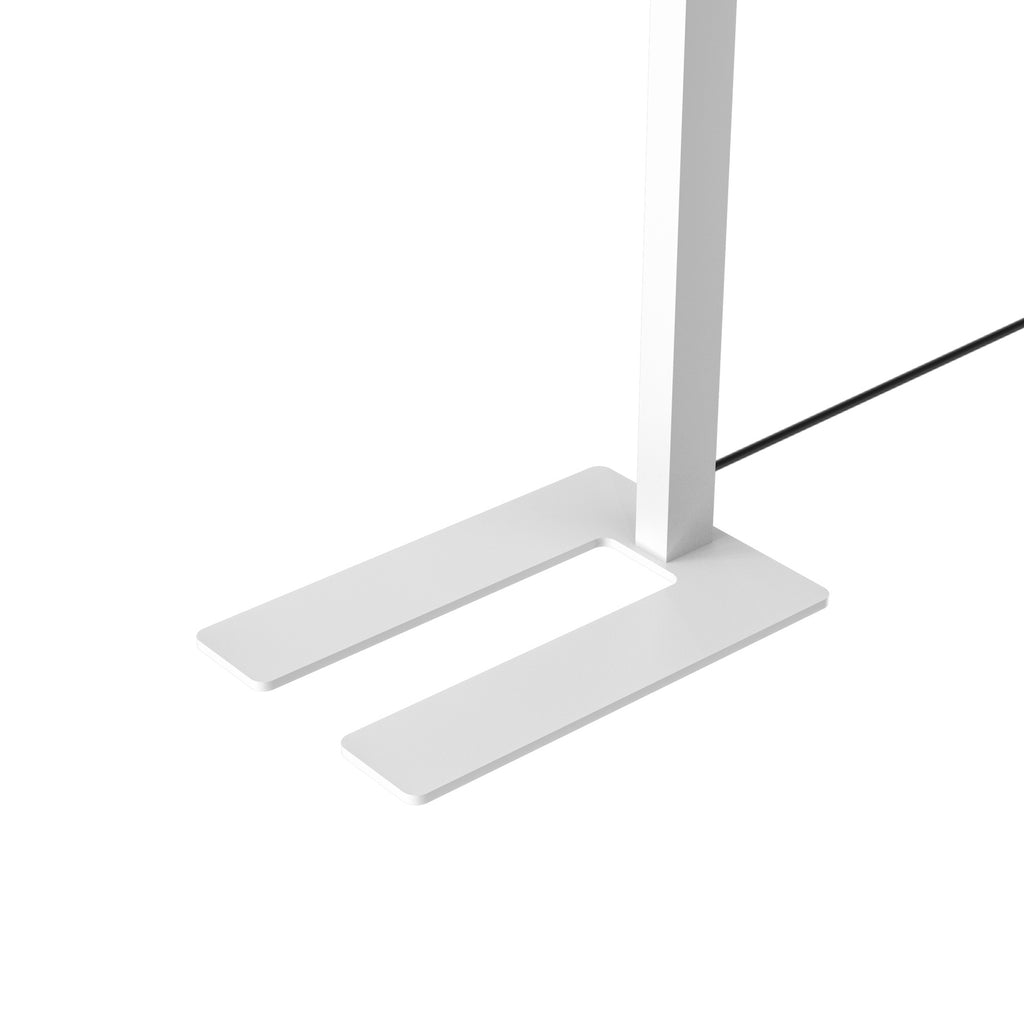 LED gulvlampe Timon dimbar hvit aluminium med fokus på foten