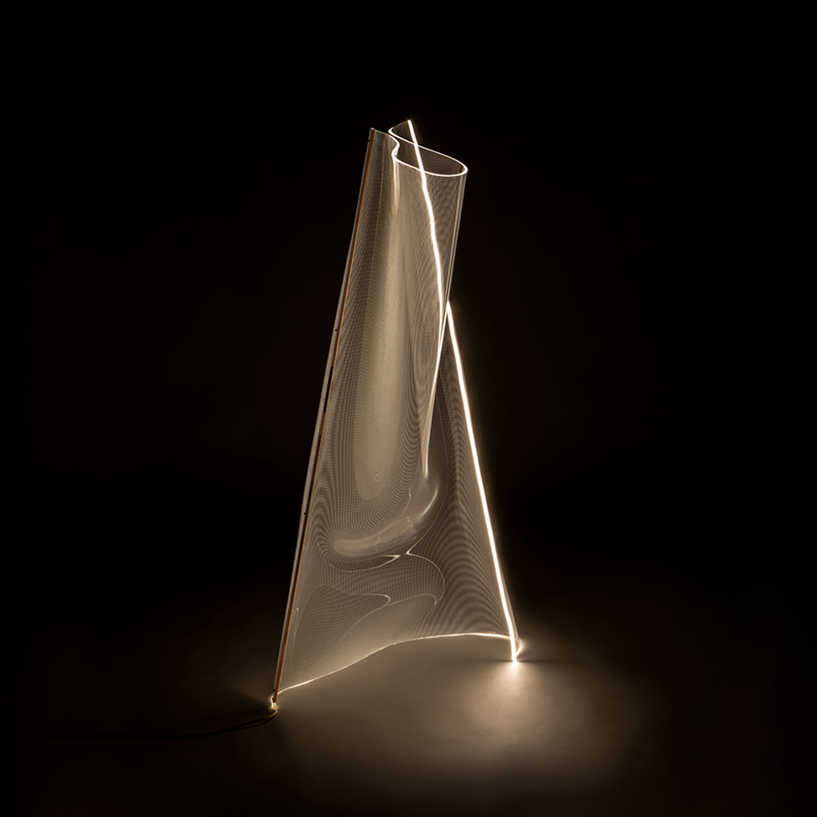 Montert LED gulvlampe Velos roségull organisk form 17W Schuller Valencia i rom